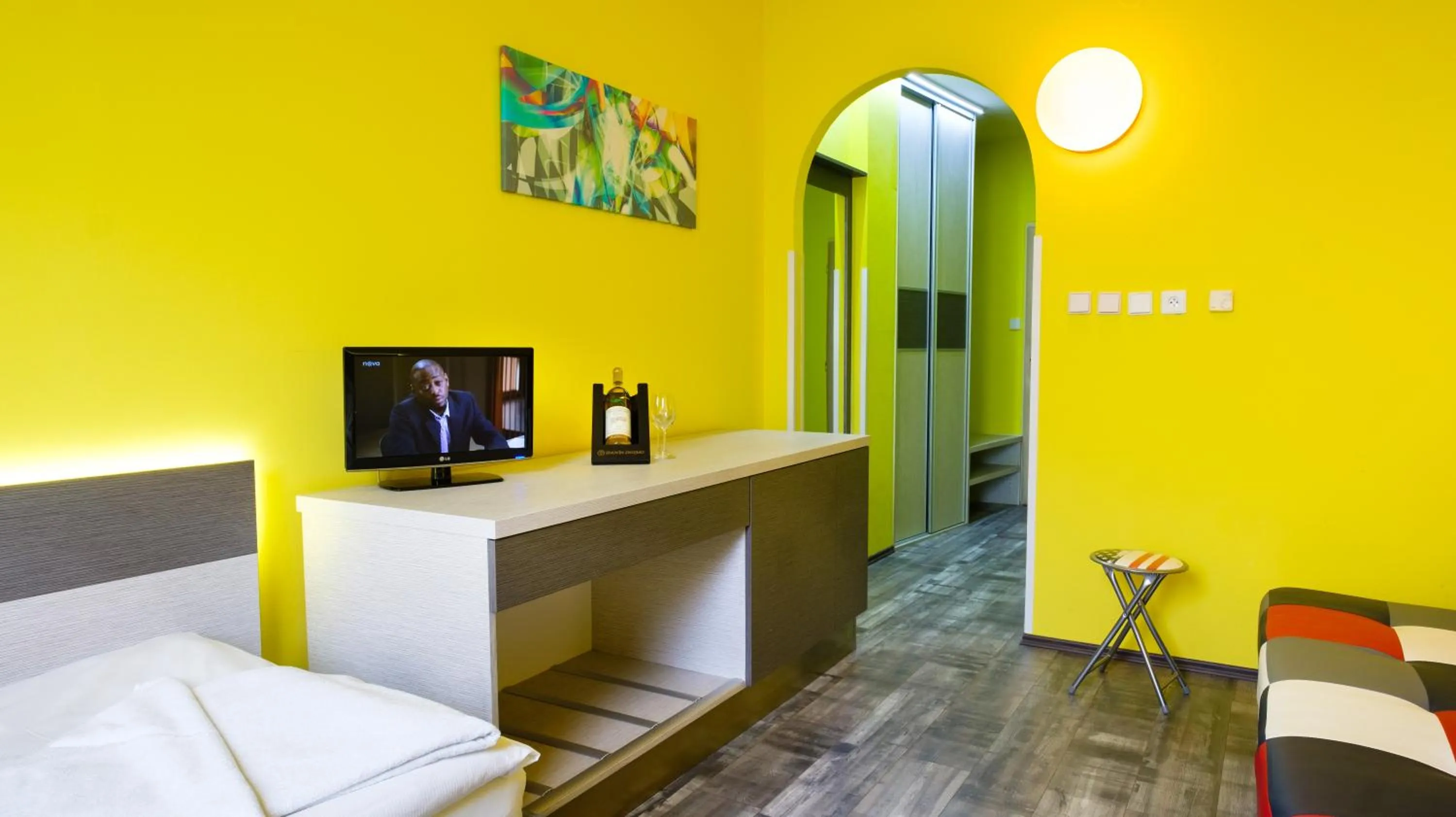 Photo of the whole room in Hotel N