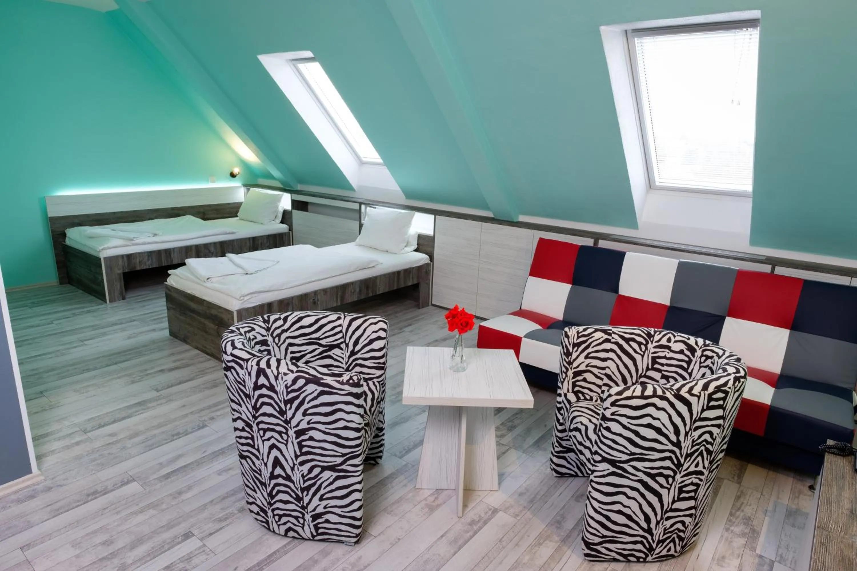 Living room, Bed in Hotel N