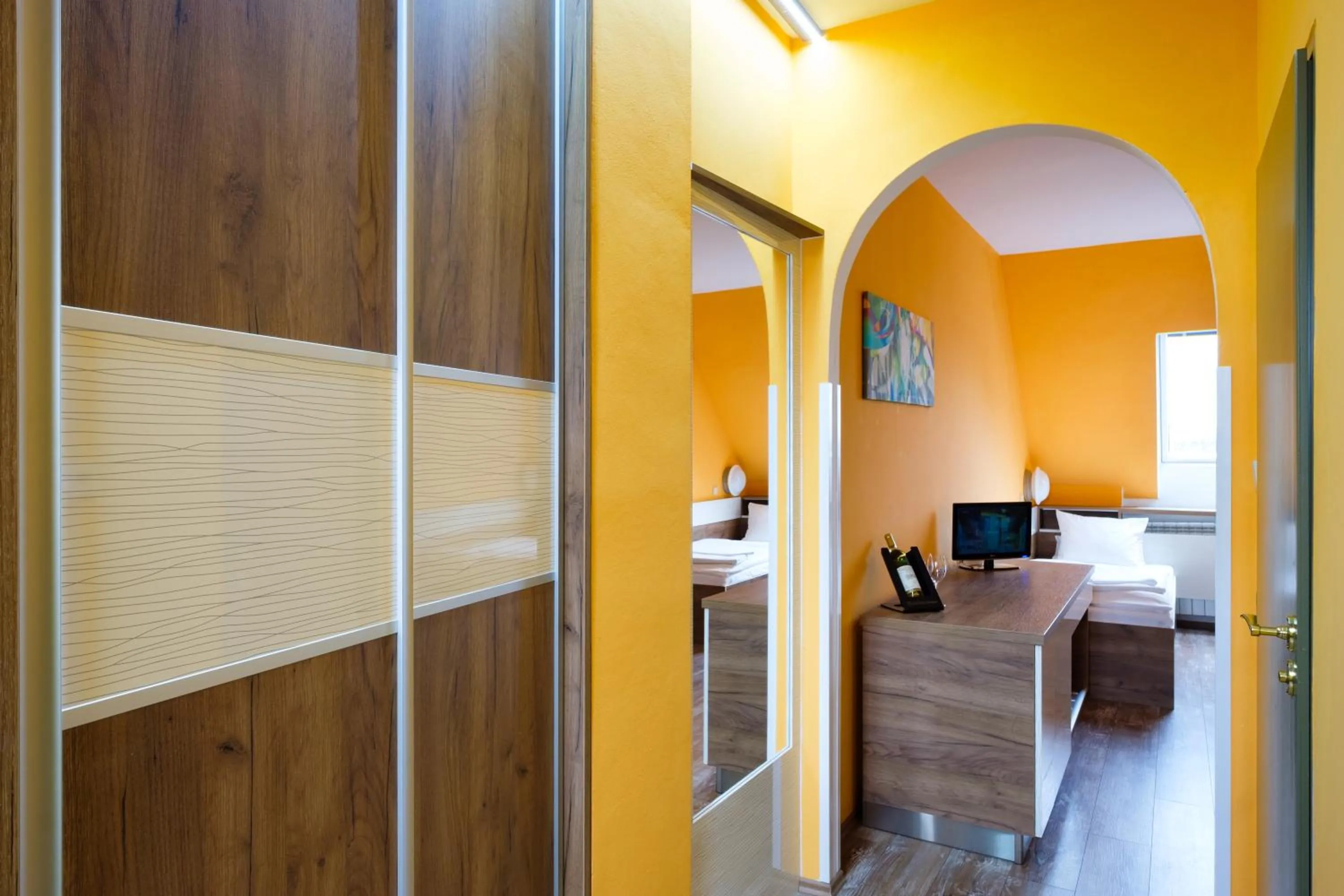 Photo of the whole room in Hotel N