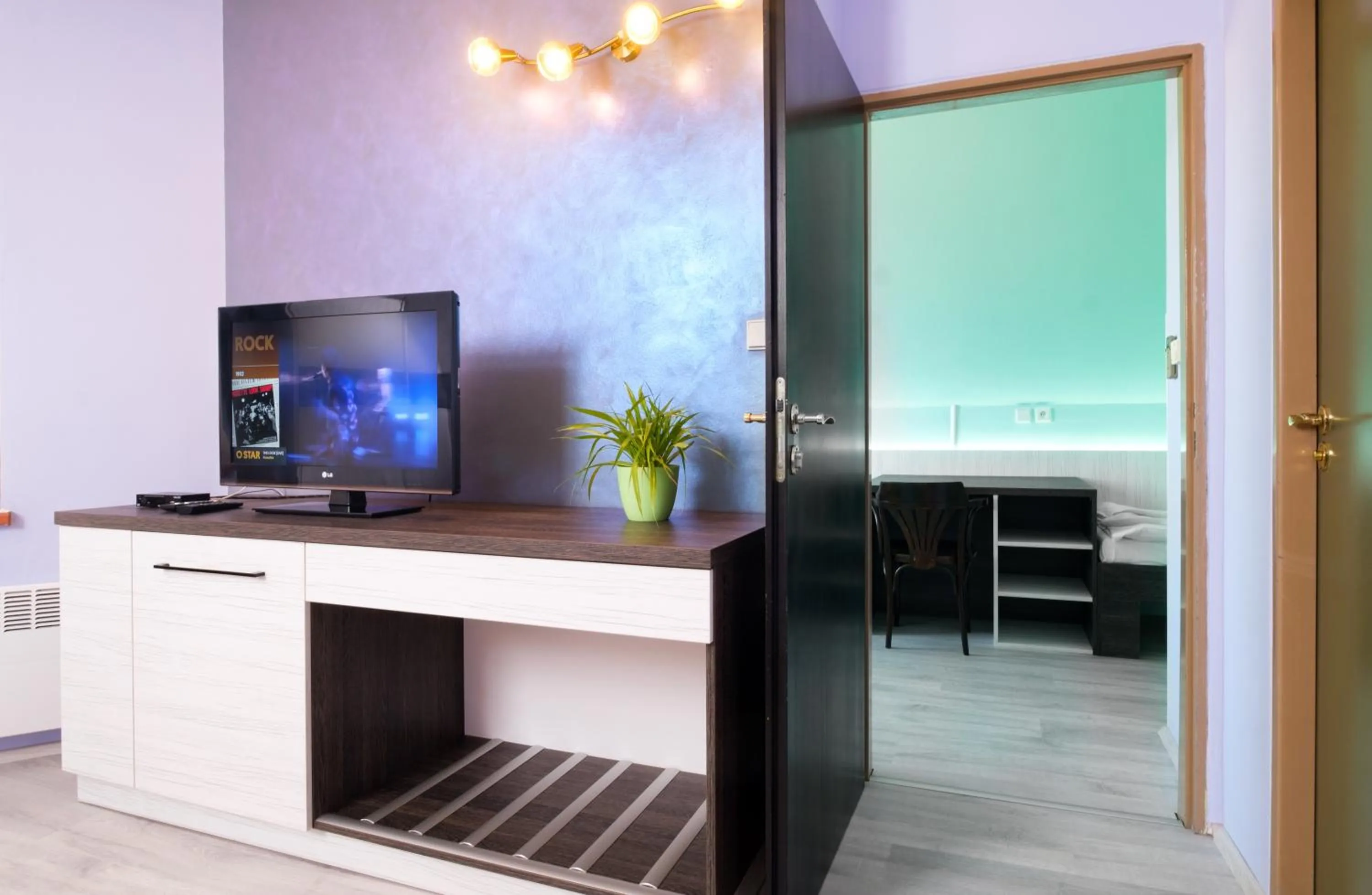 Photo of the whole room in Hotel N