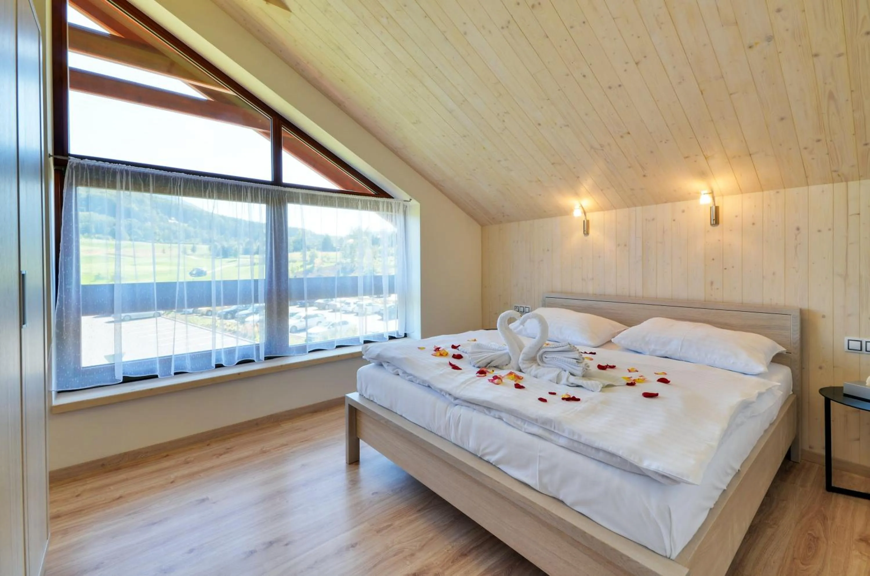 Bed in Green Inn Hotel