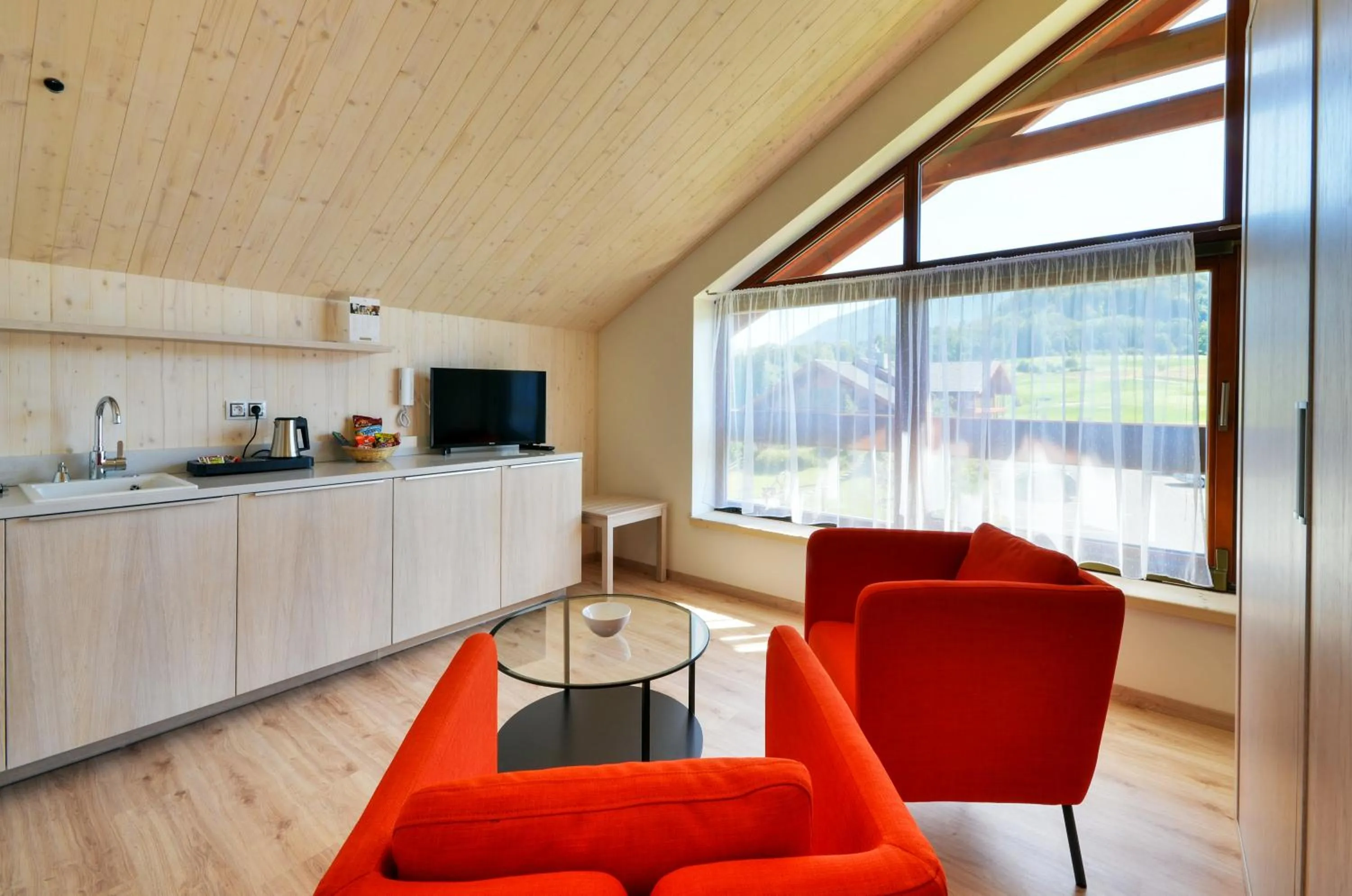 Kitchen or kitchenette in Green Inn Hotel