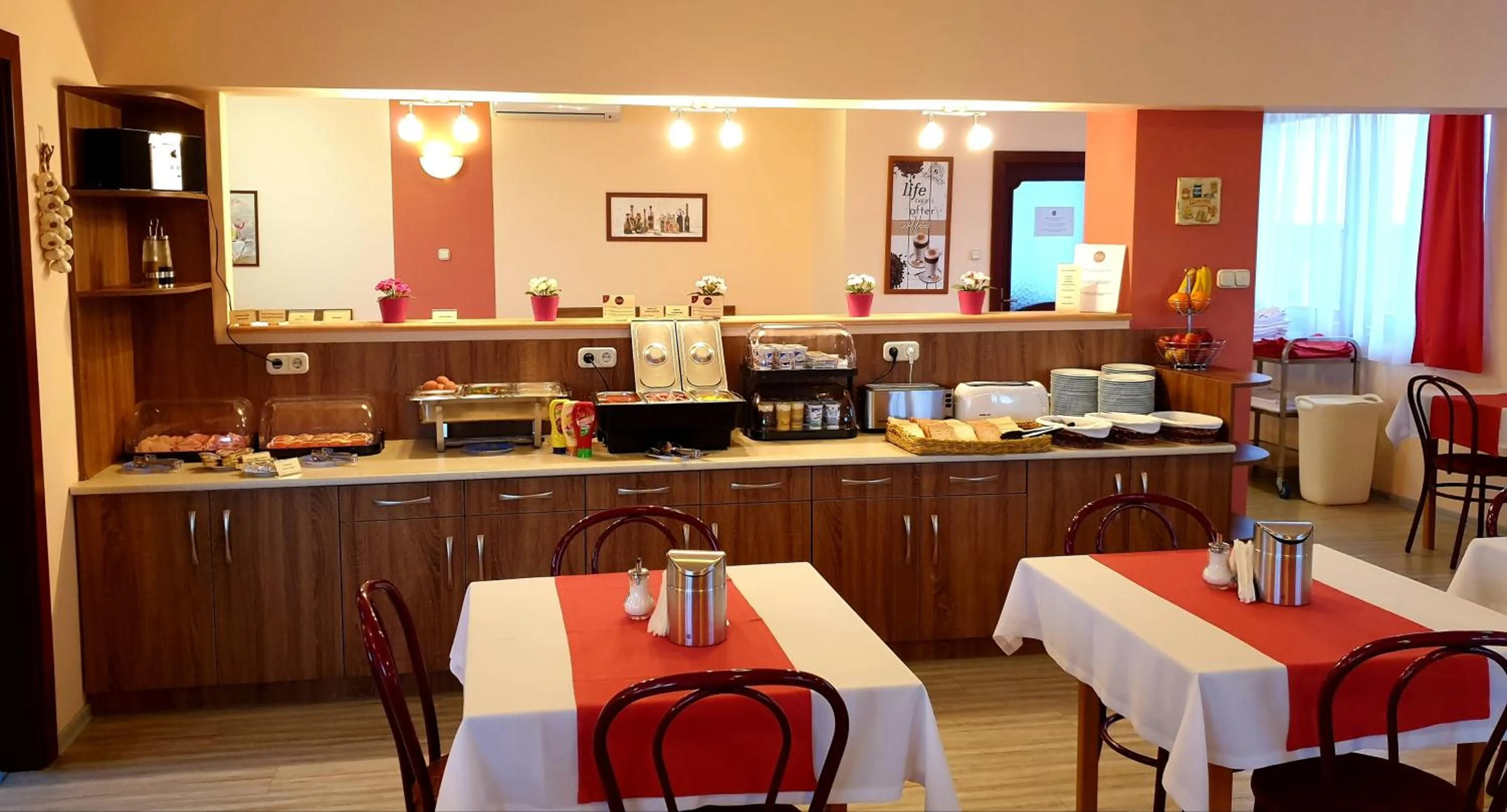 Food and drinks in Diana Club Hotel