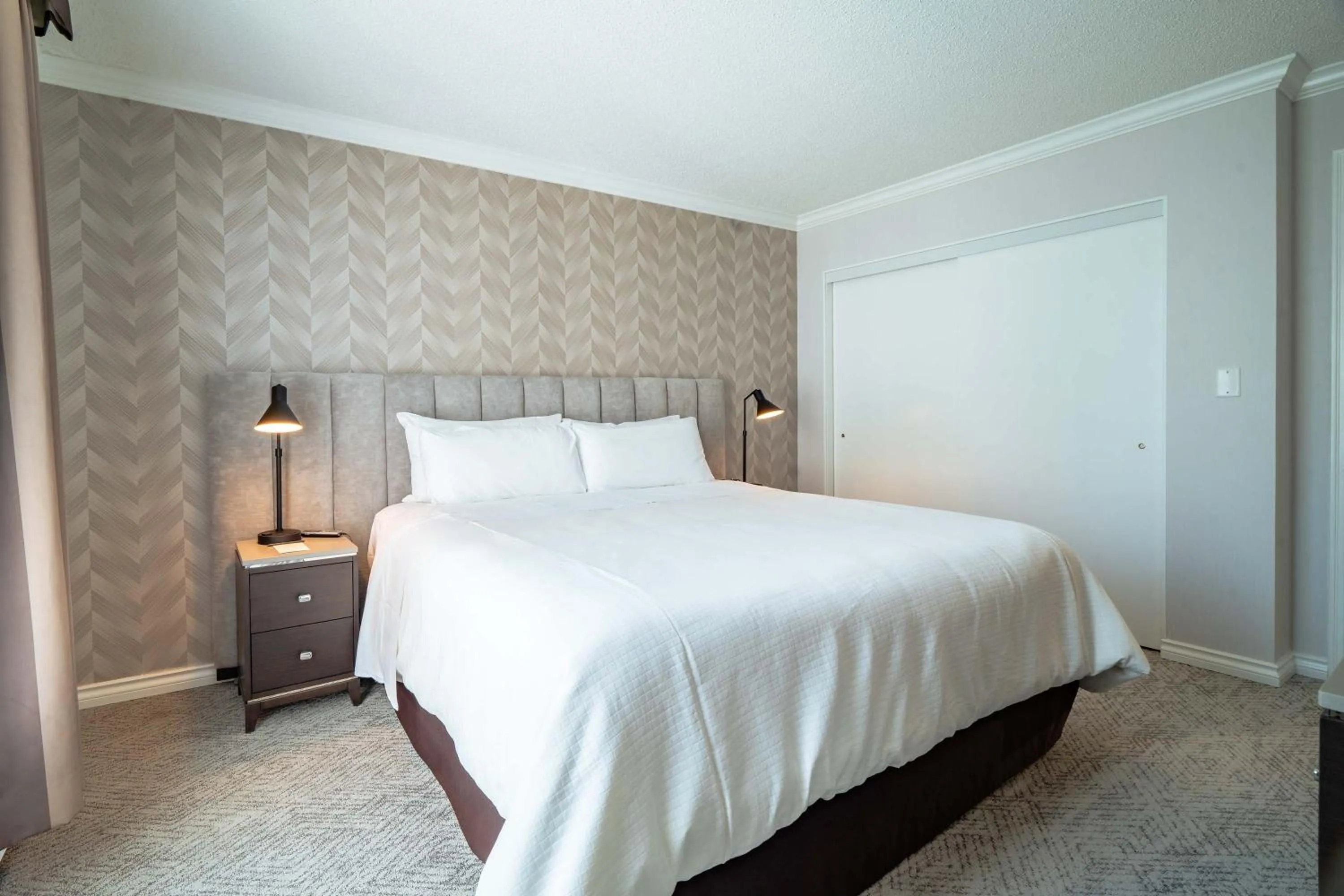 Photo of the whole room, Bed in La Grande Residence at the Sutton Place Hotel