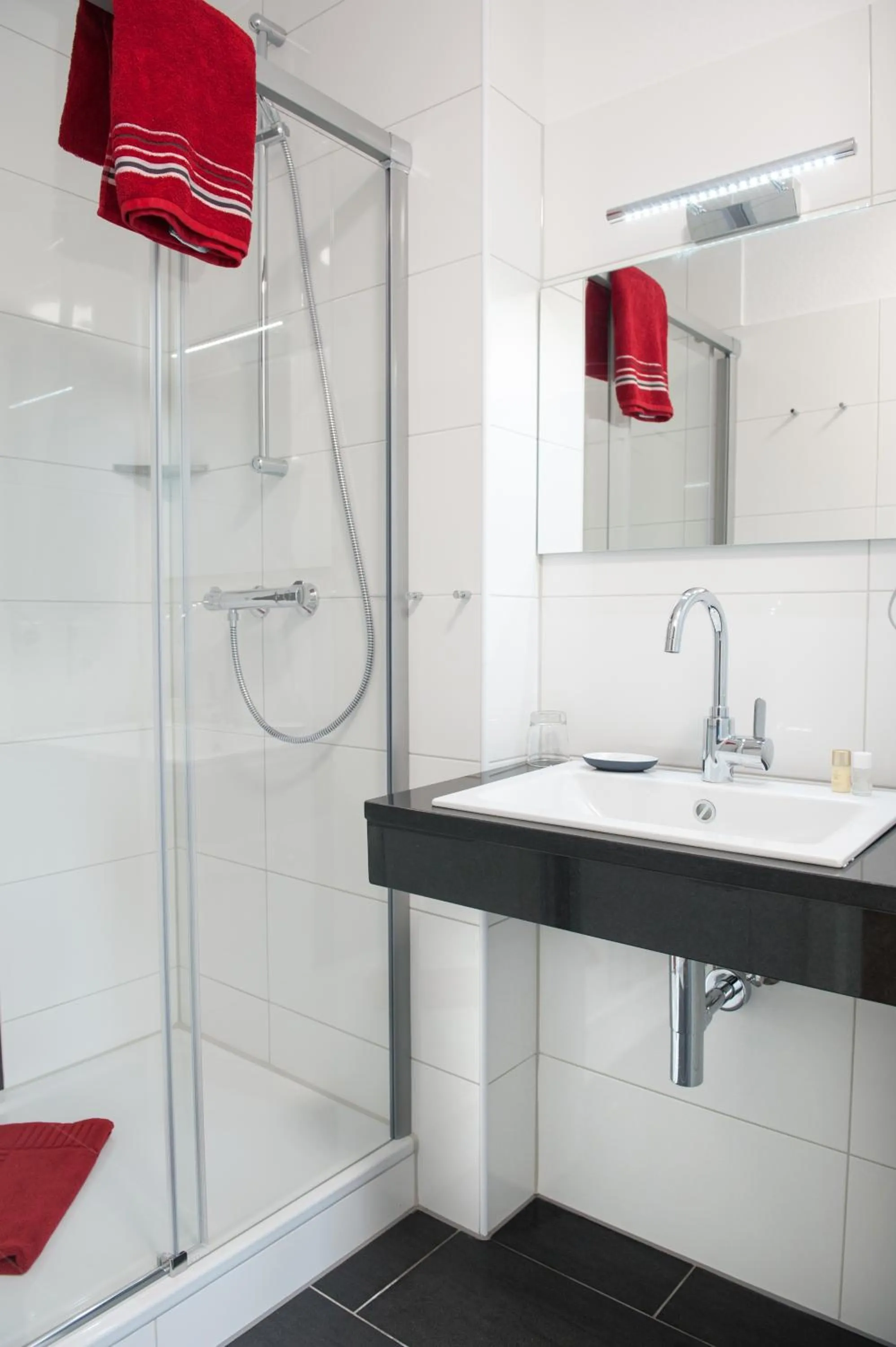 Bathroom in Hotel HaWattn