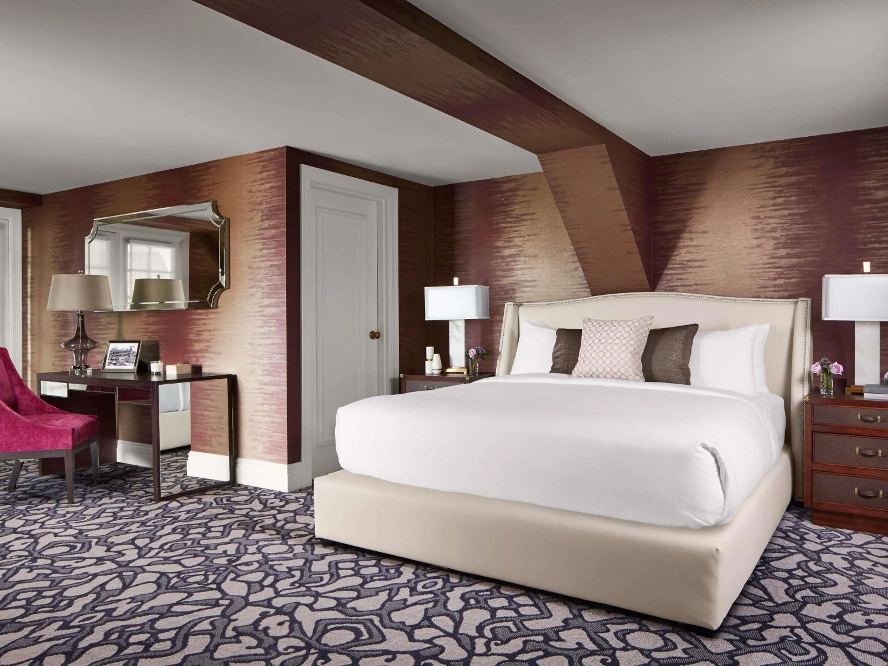 Bedroom, Bed in Fairmont Hotel Macdonald