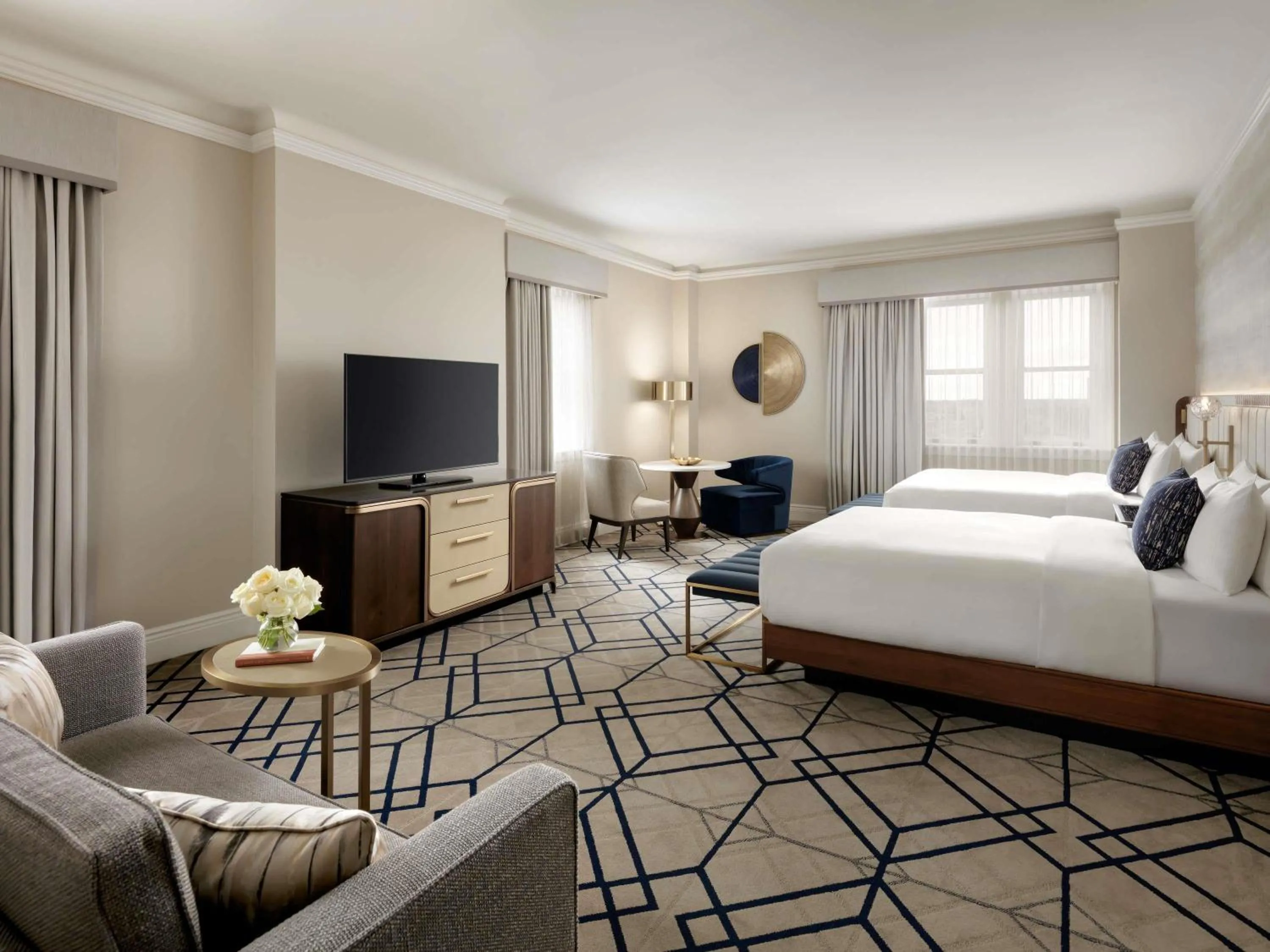 Bedroom, Bed in Fairmont Hotel Macdonald