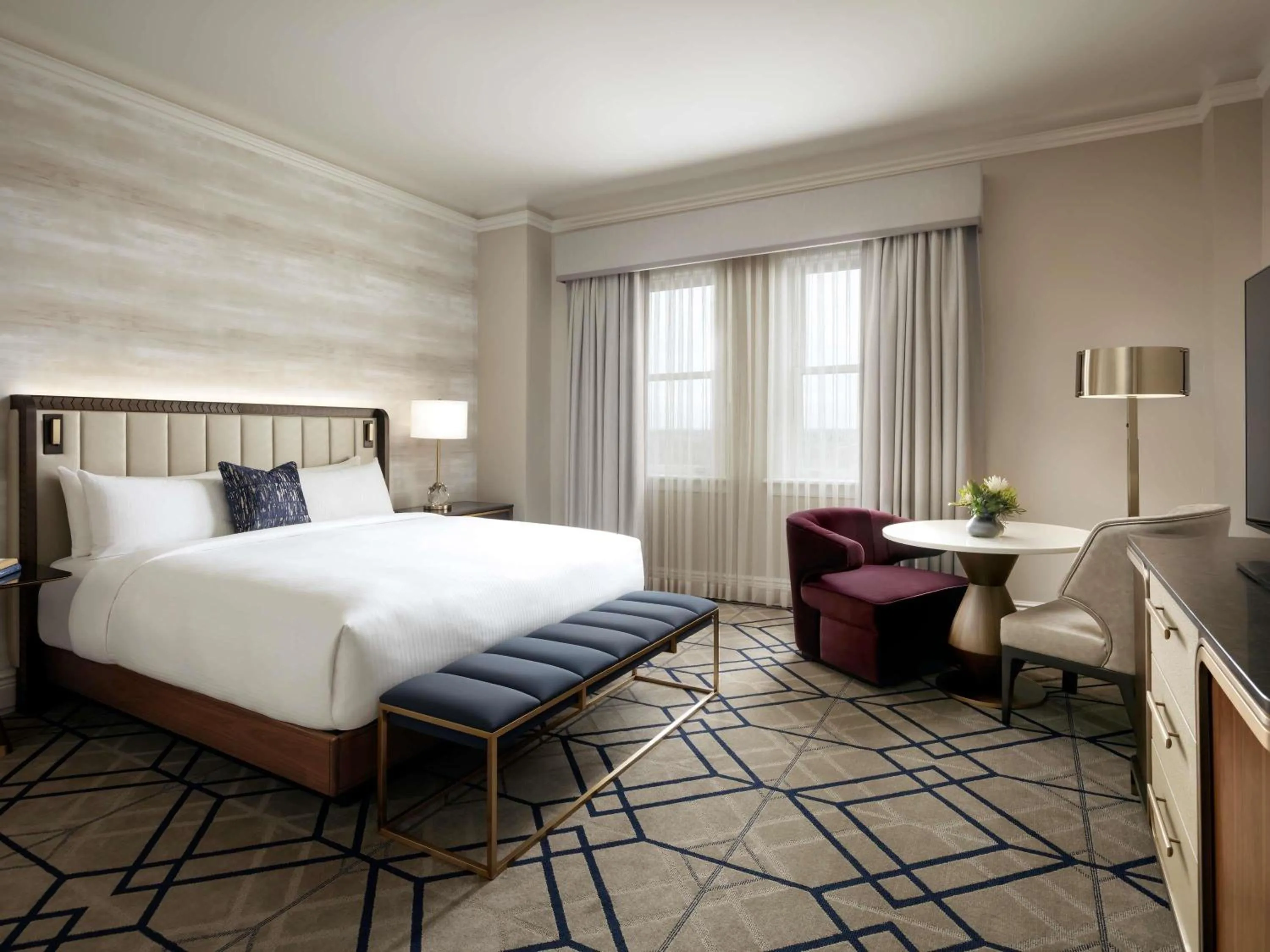 Bedroom, Bed in Fairmont Hotel Macdonald