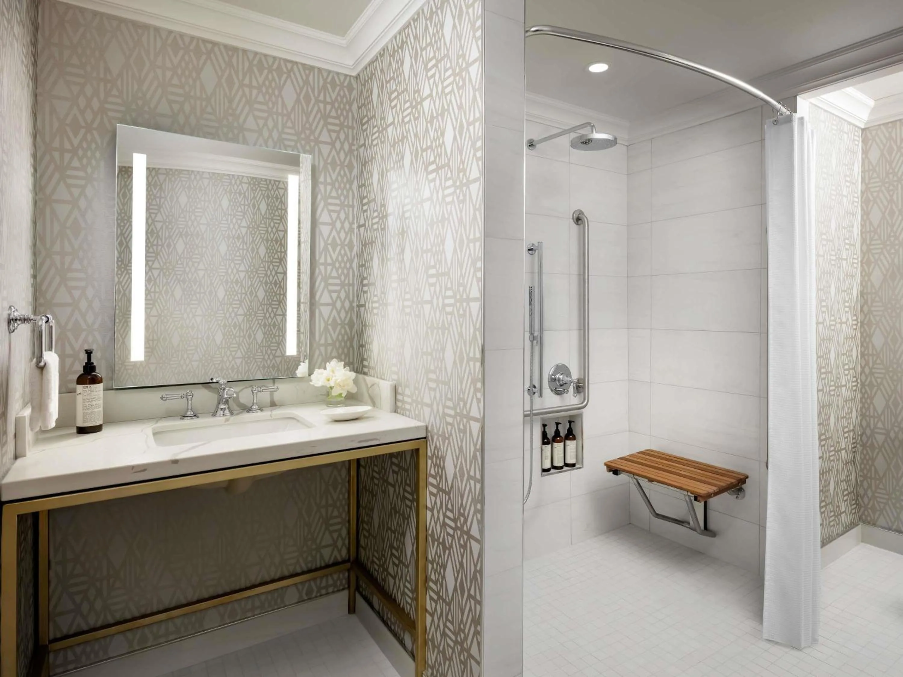 Bedroom in Fairmont Hotel Macdonald