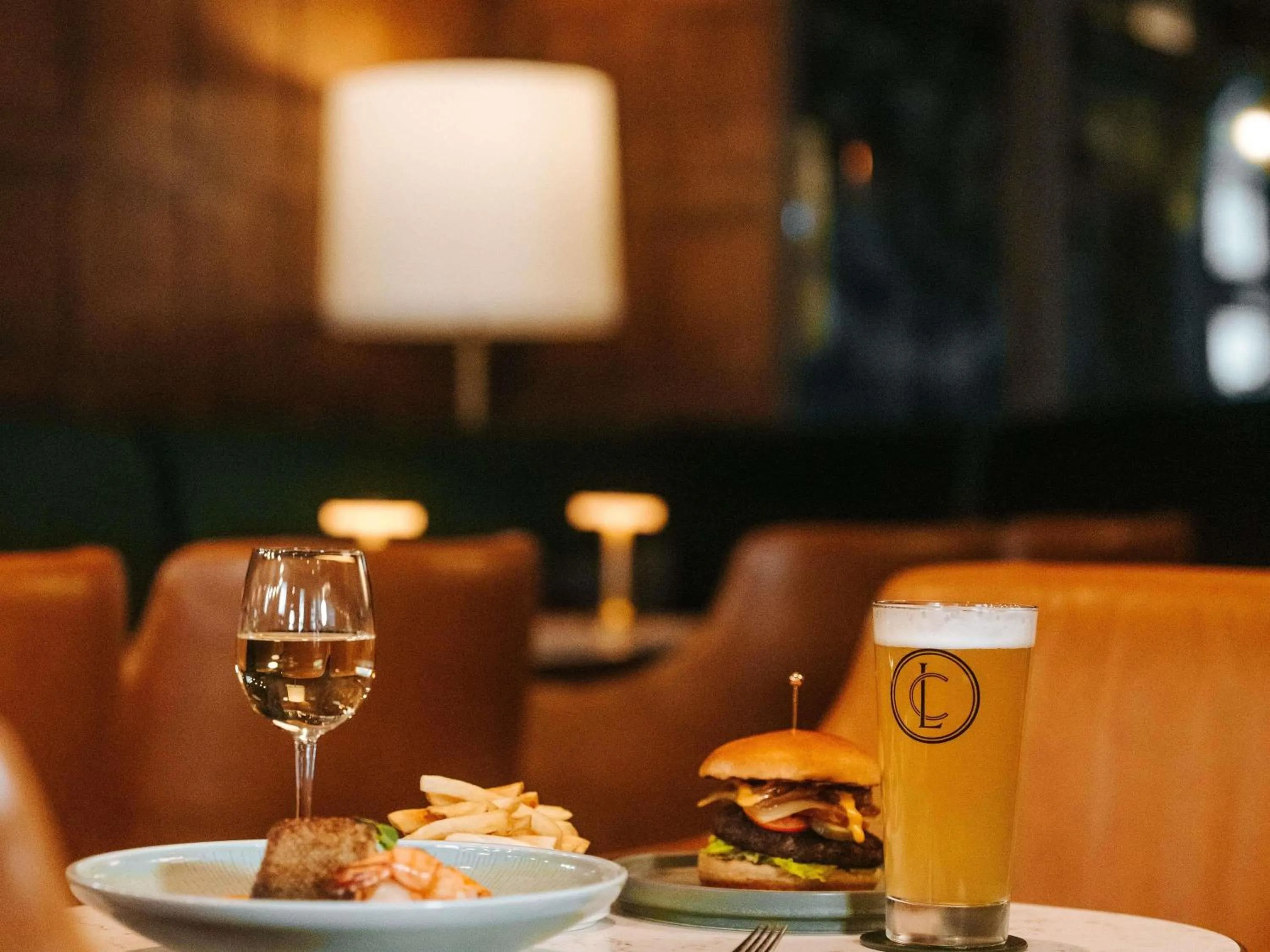 Lounge or bar in Fairmont Hotel Macdonald