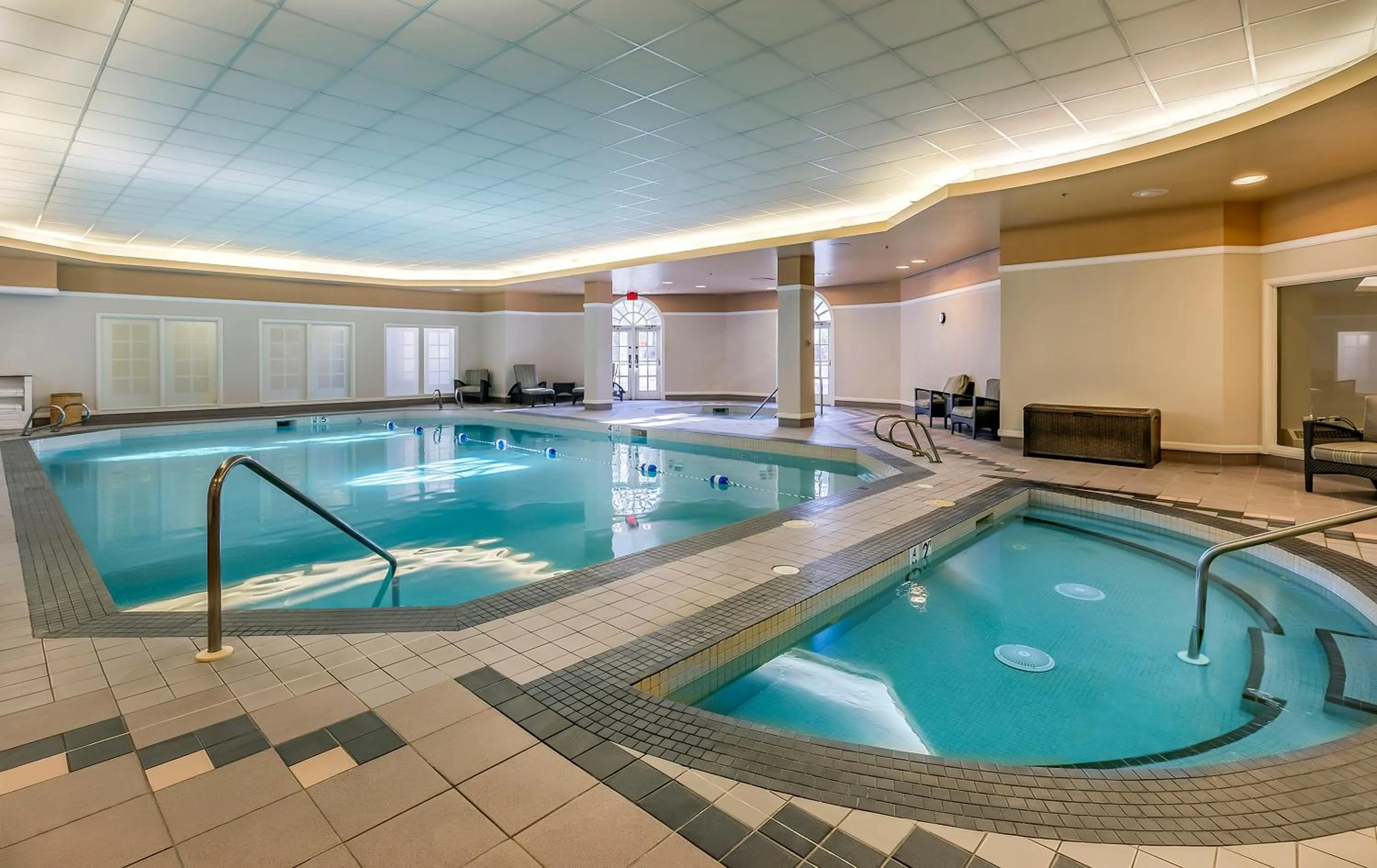 Swimming pool in Fairmont Hotel Macdonald