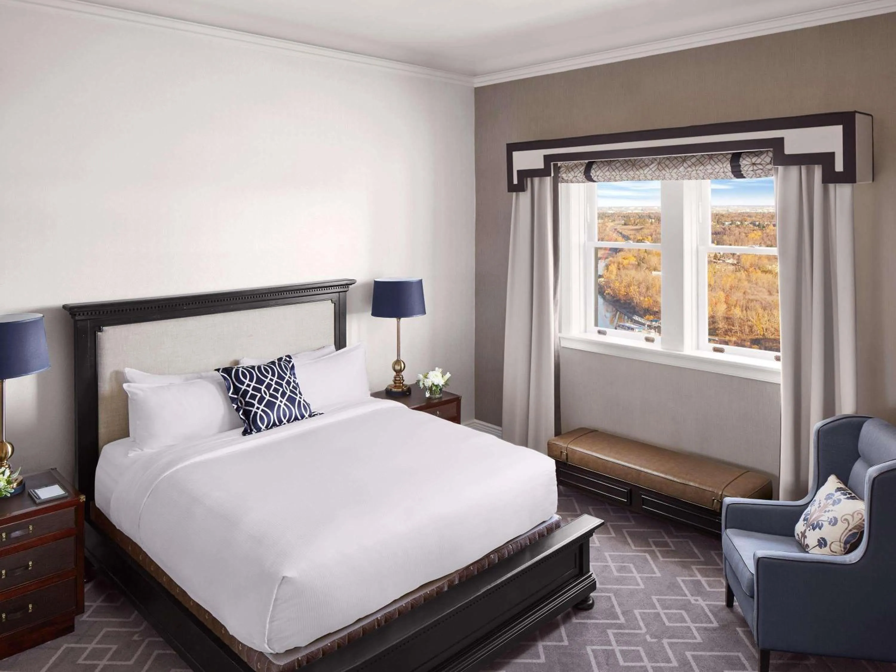 Bedroom, Bed in Fairmont Hotel Macdonald