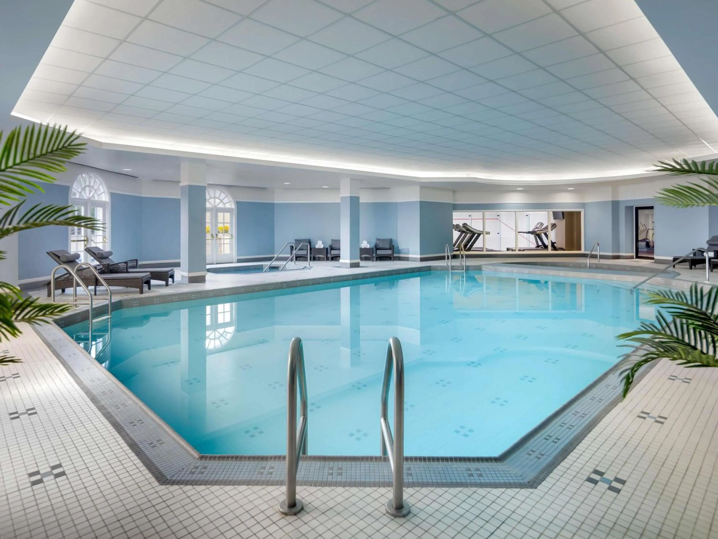 Pool view in Fairmont Hotel Macdonald