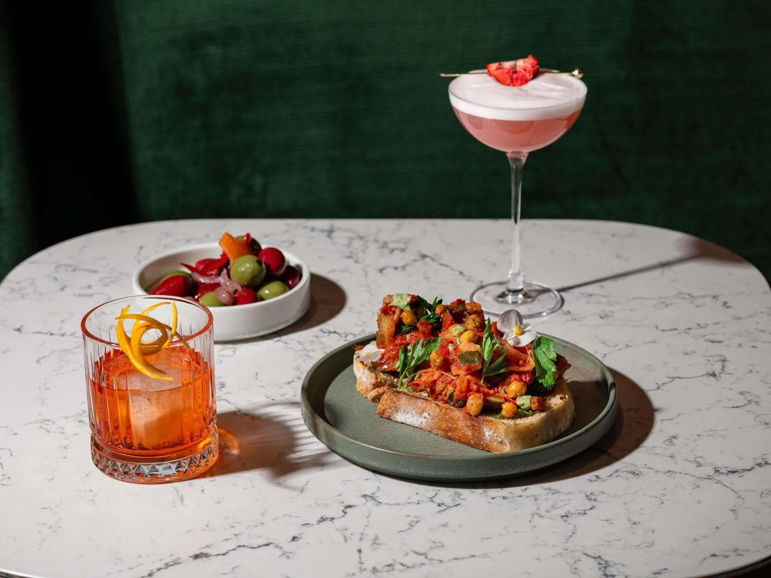 Restaurant/places to eat in Fairmont Hotel Macdonald