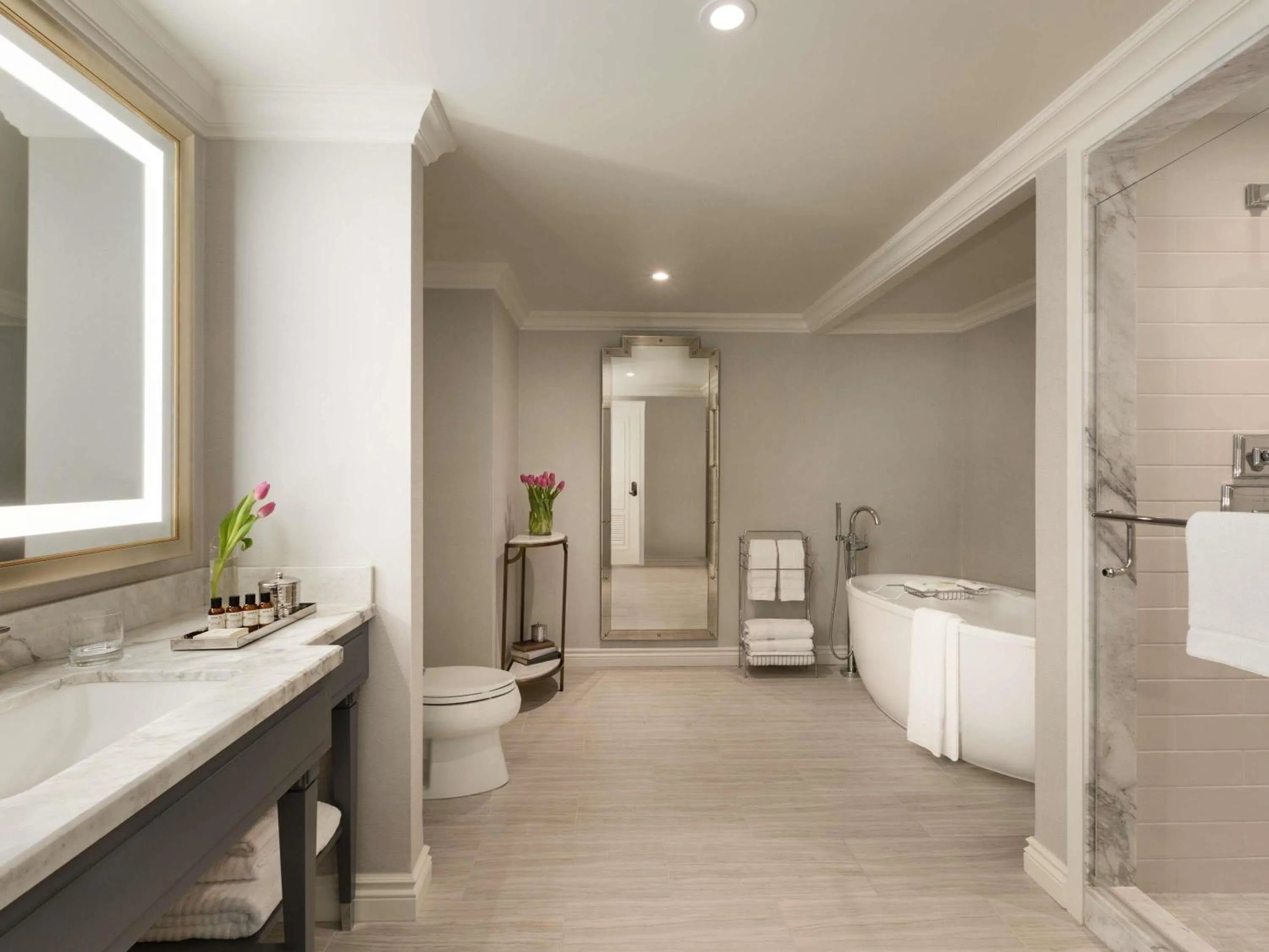 Bedroom in Fairmont Hotel Macdonald