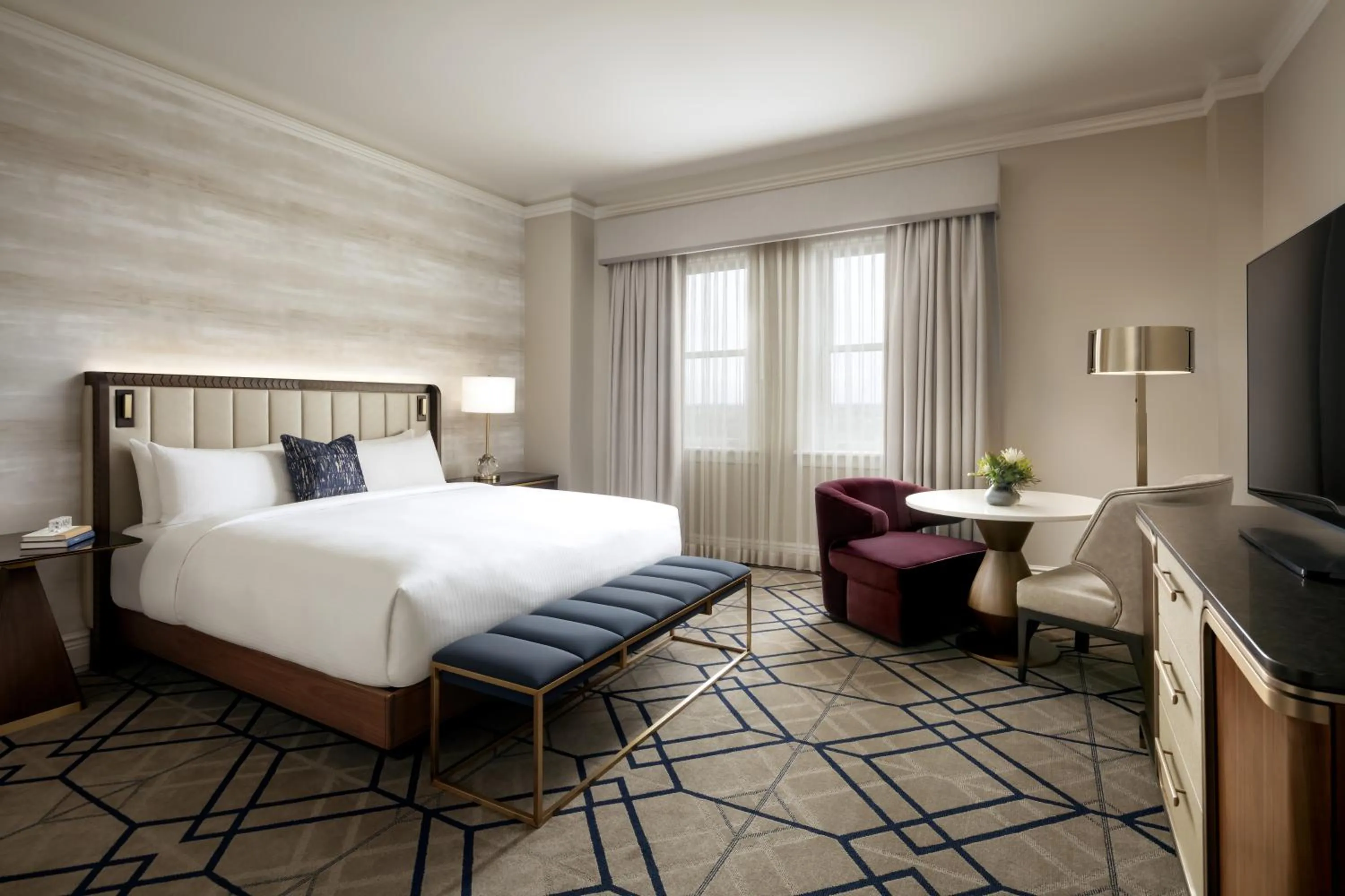 Bedroom, Bed in Fairmont Hotel Macdonald