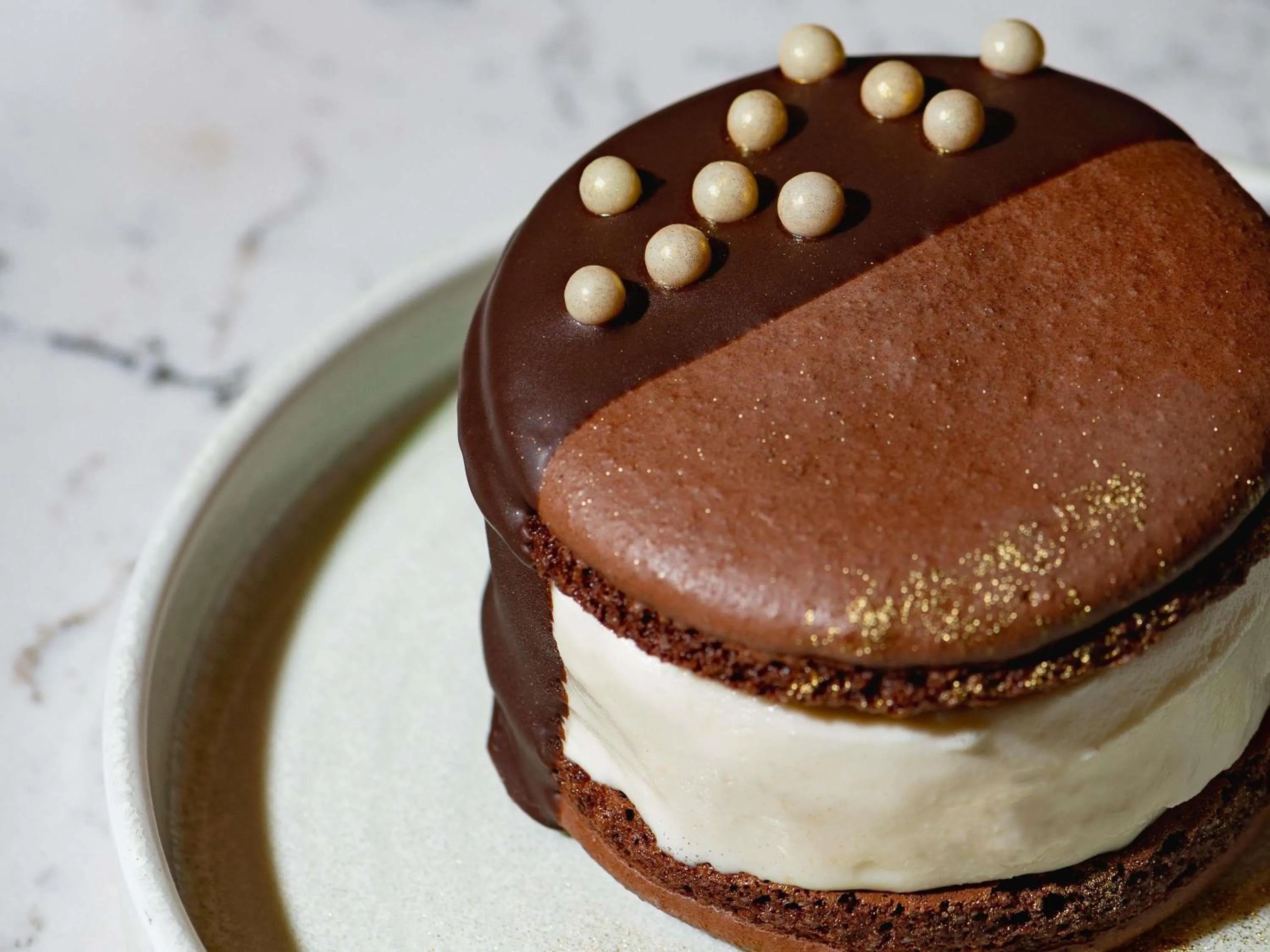 Restaurant/places to eat in Fairmont Hotel Macdonald