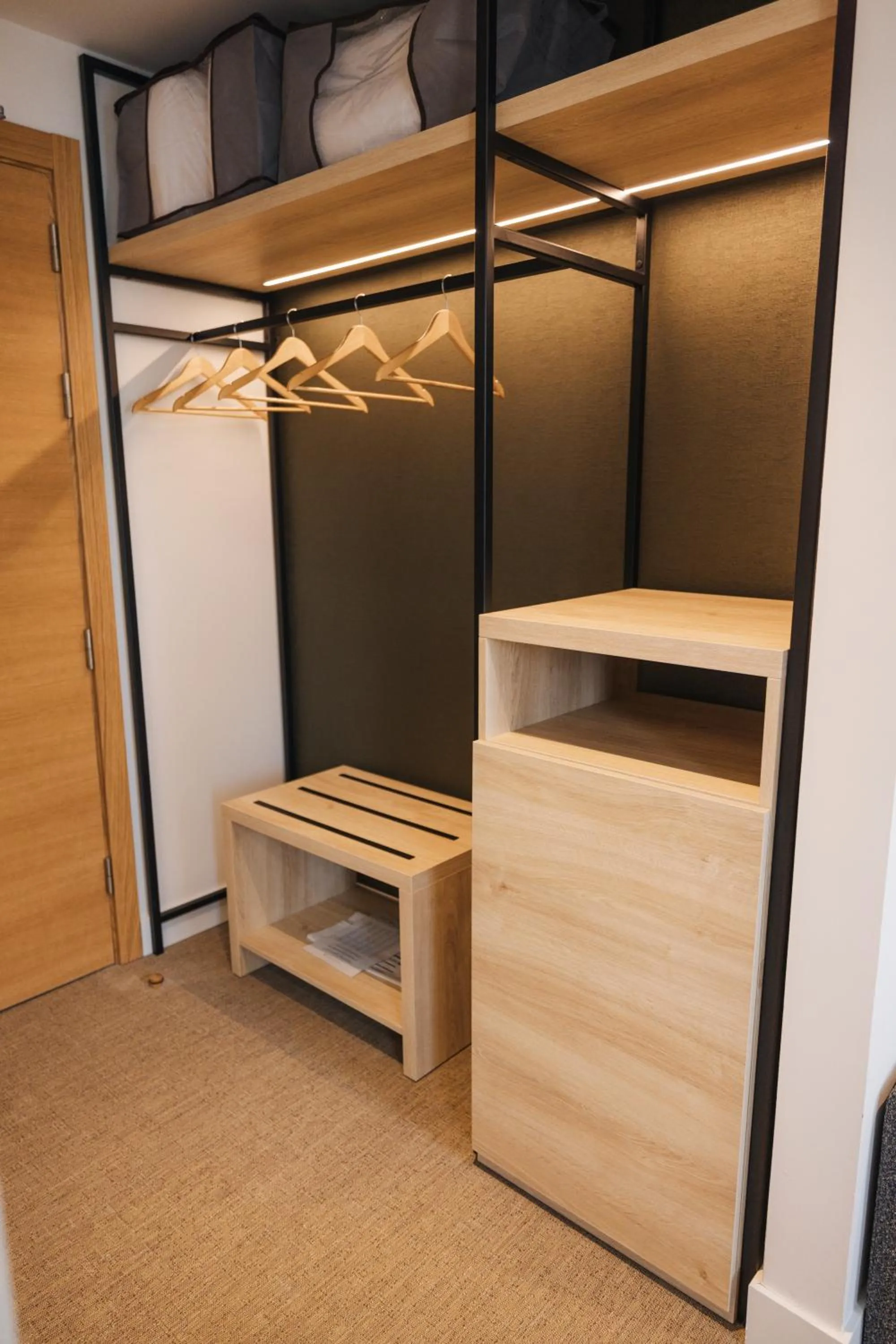 wardrobe in Mondragon Hotela