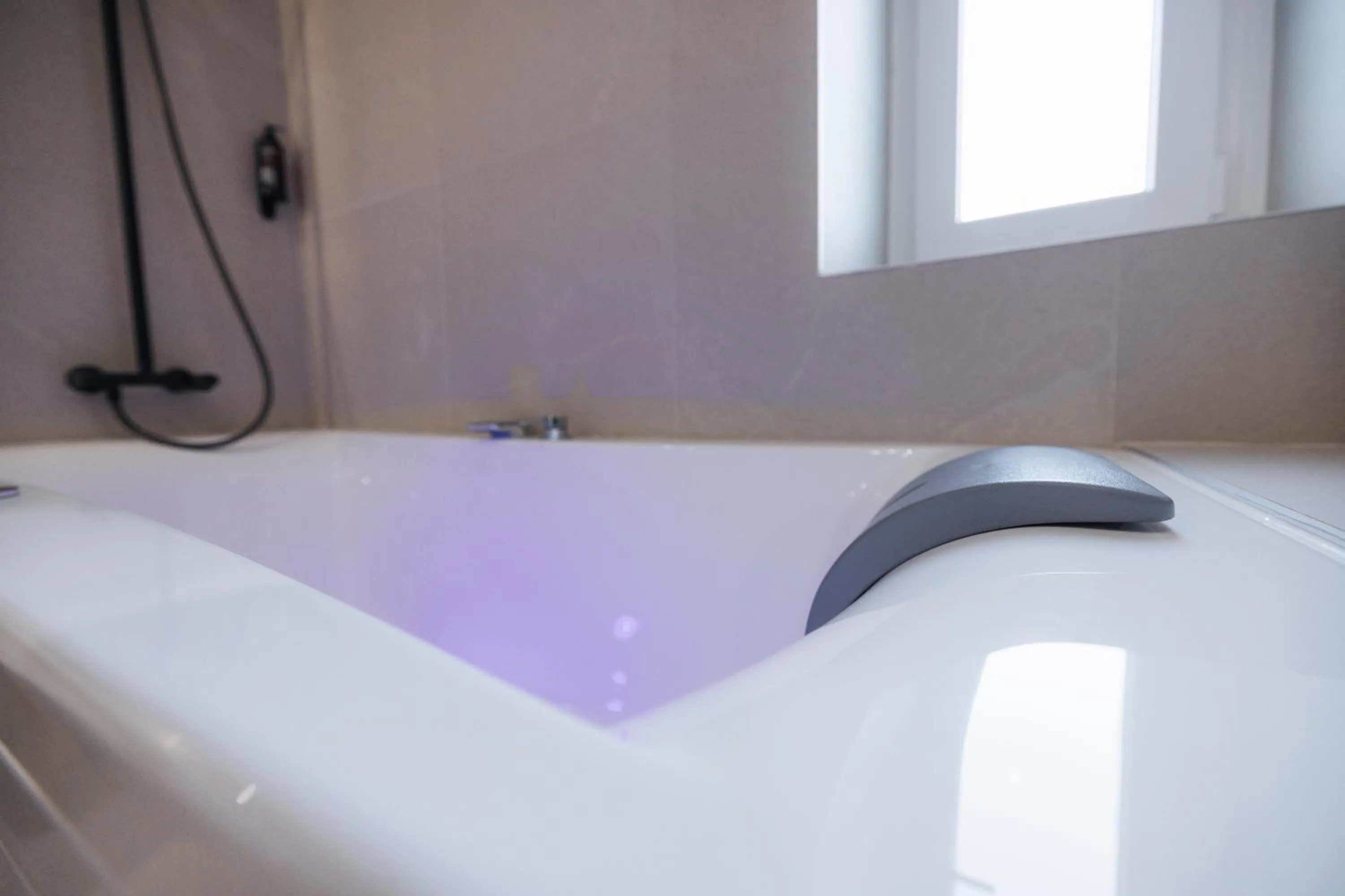 Bath in Mondragon Hotela