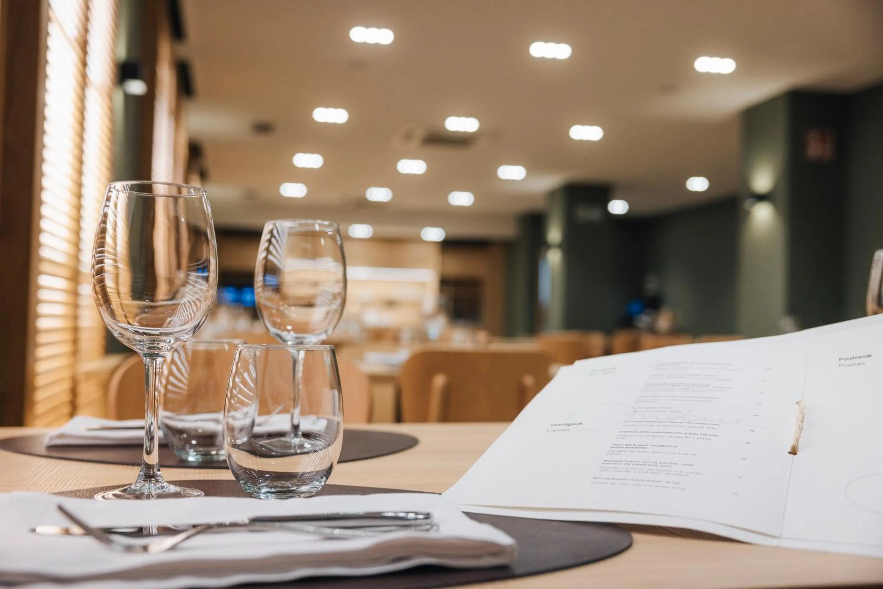 Restaurant/places to eat in Mondragon Hotela