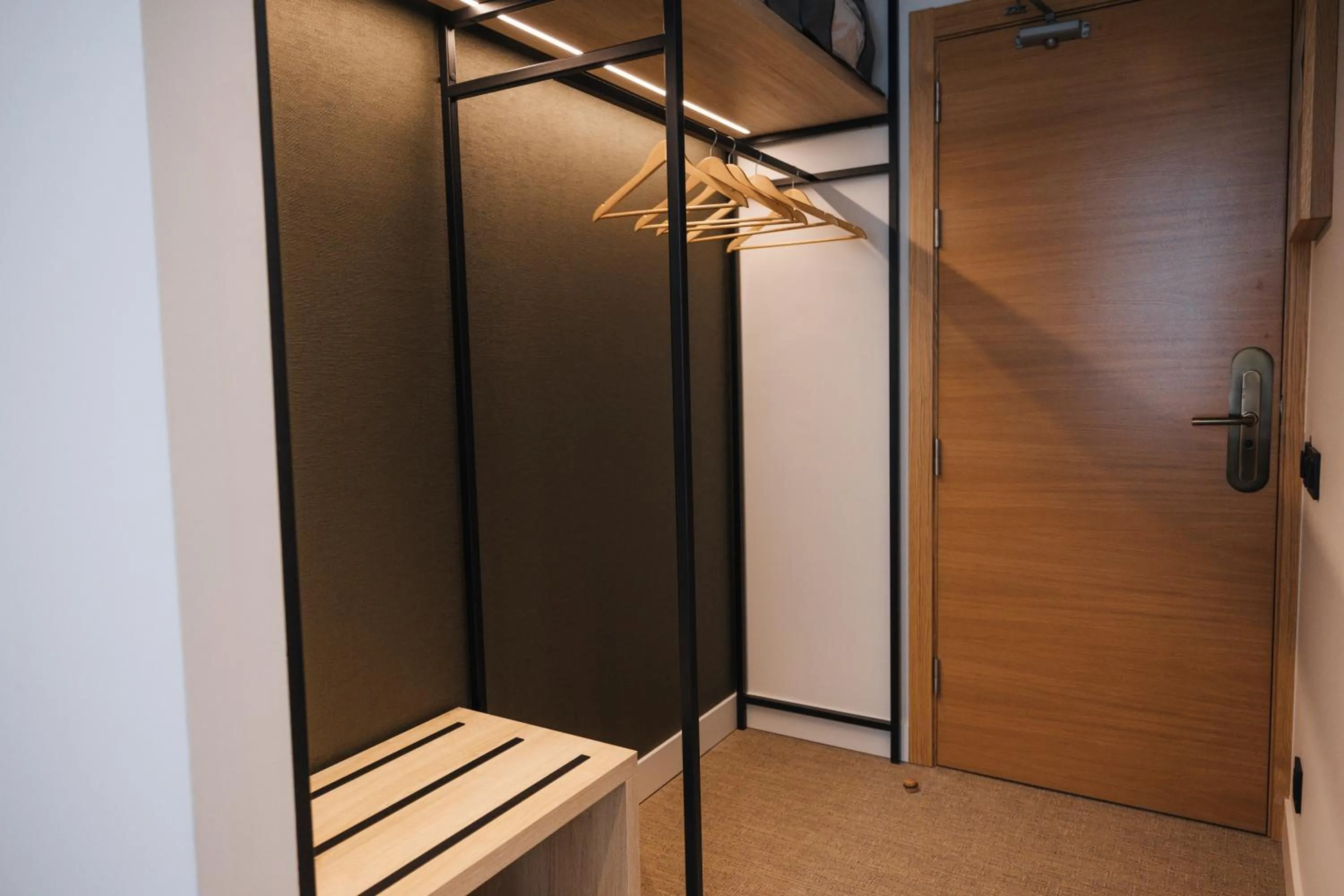 wardrobe in Mondragon Hotela