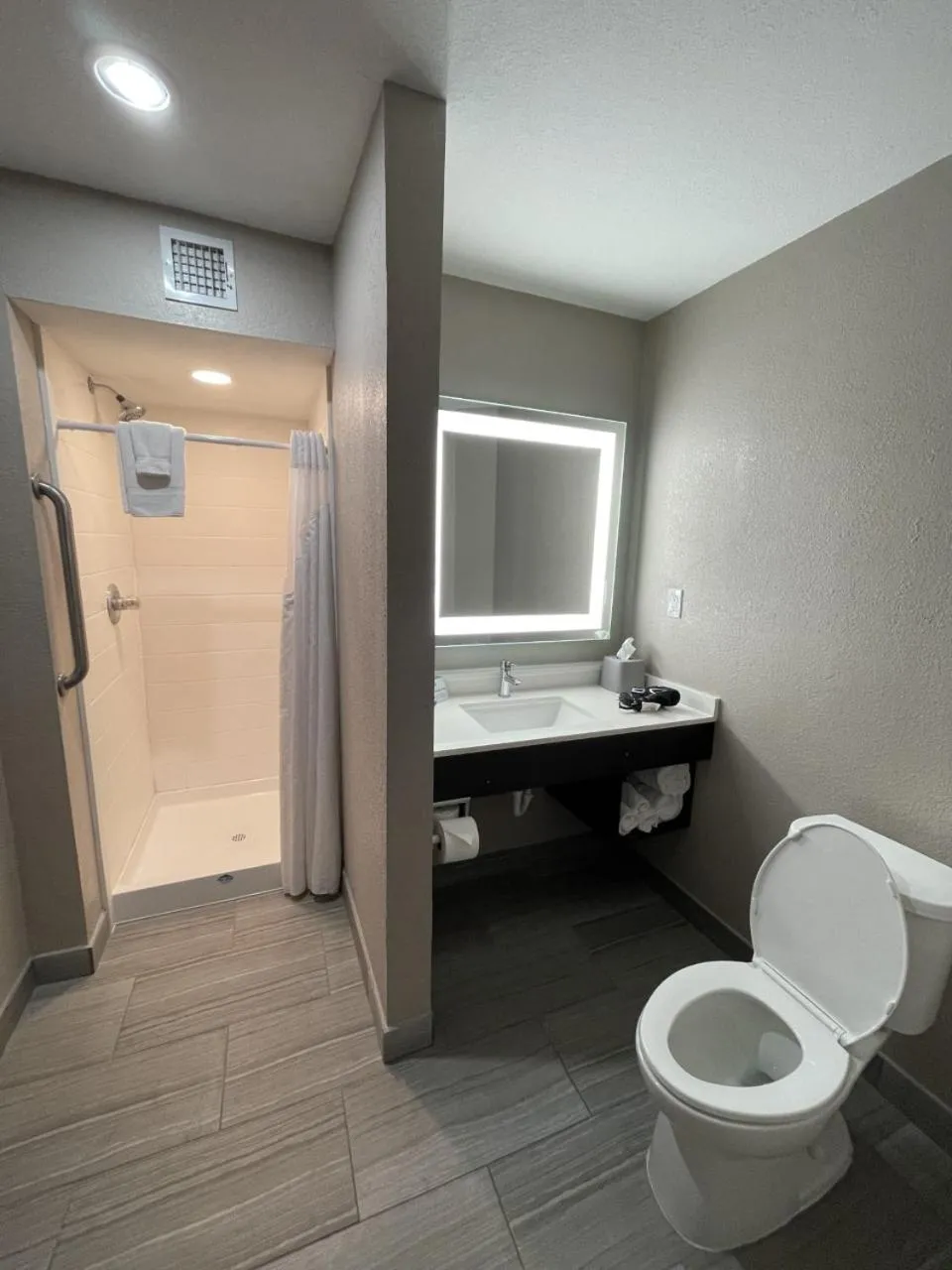 Holiday Inn Express Hotel and Suites Ada by IHG