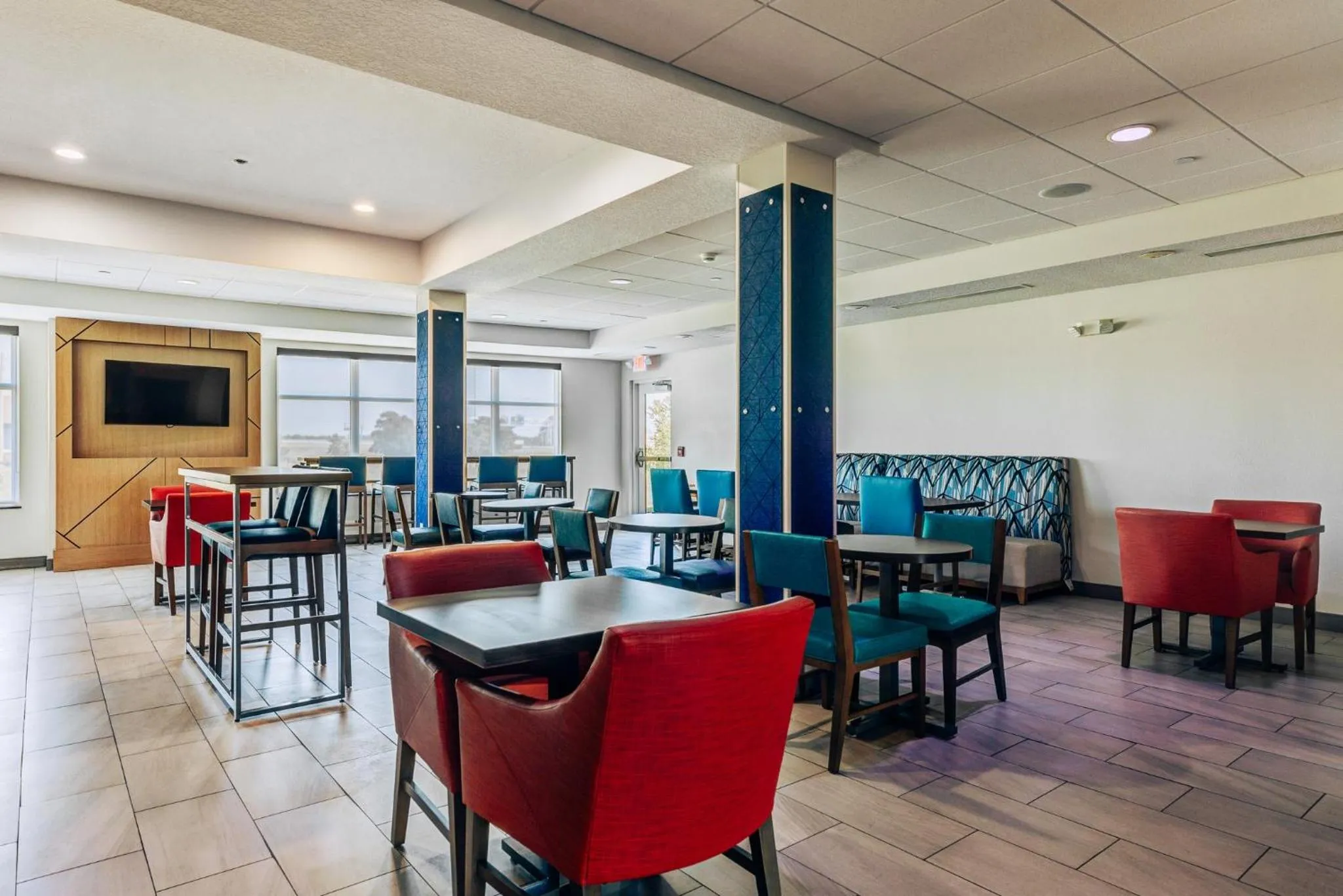 Breakfast in Holiday Inn Express Hotel & Suites Salina by IHG