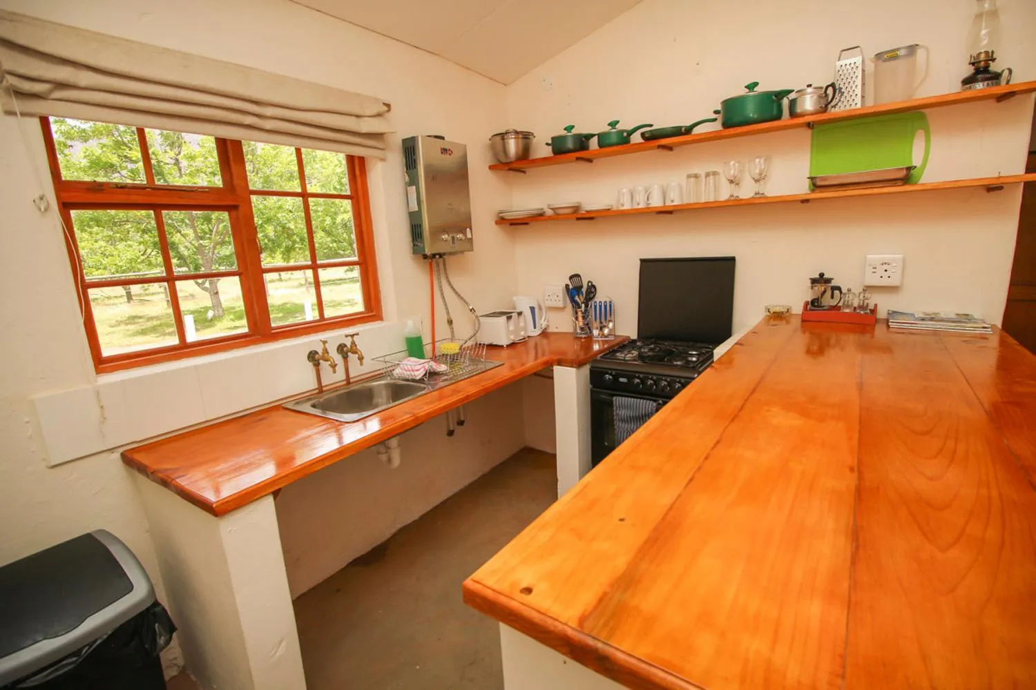 Kitchen or kitchenette in De Bos Cottages
