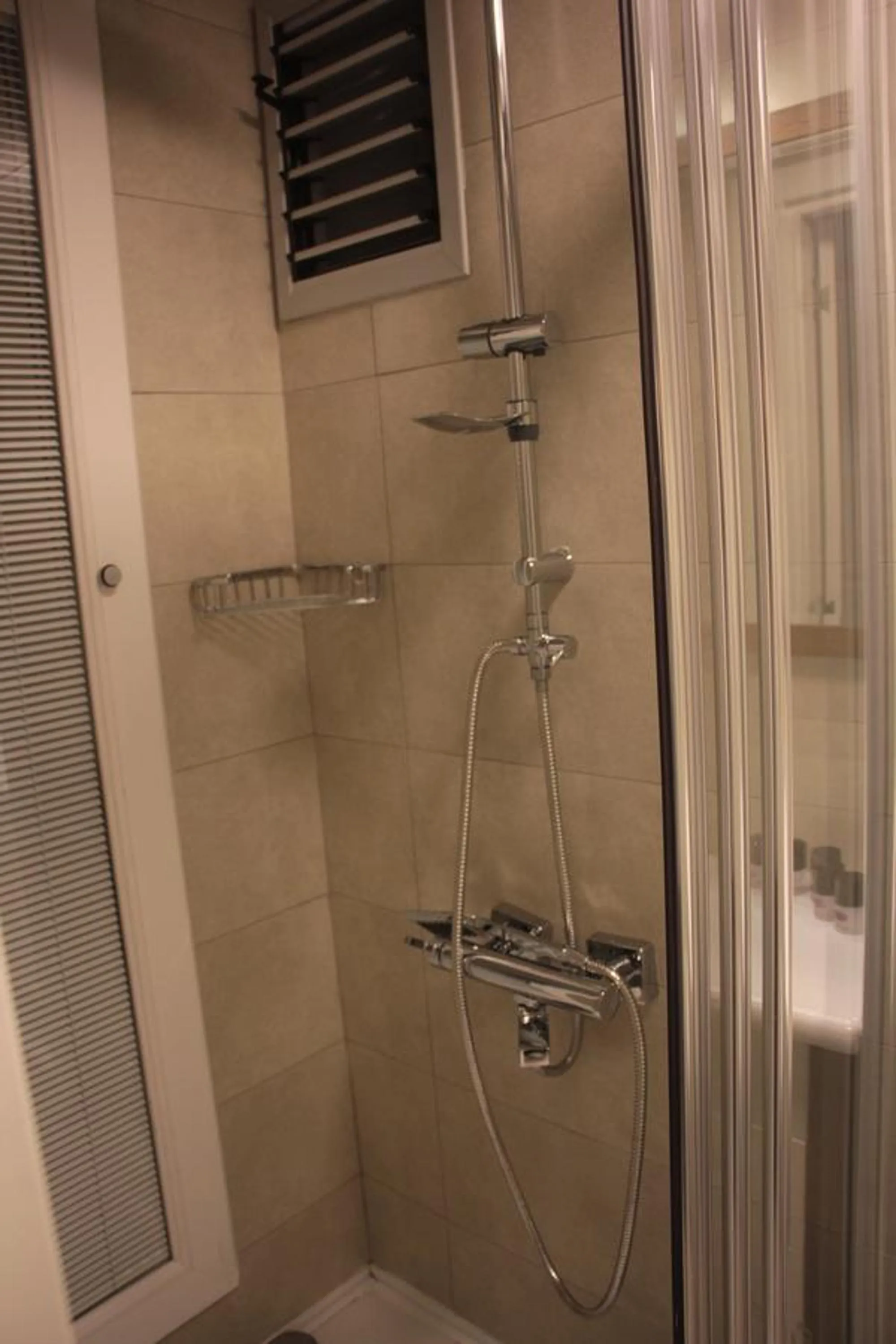 Shower in Focamor Otel