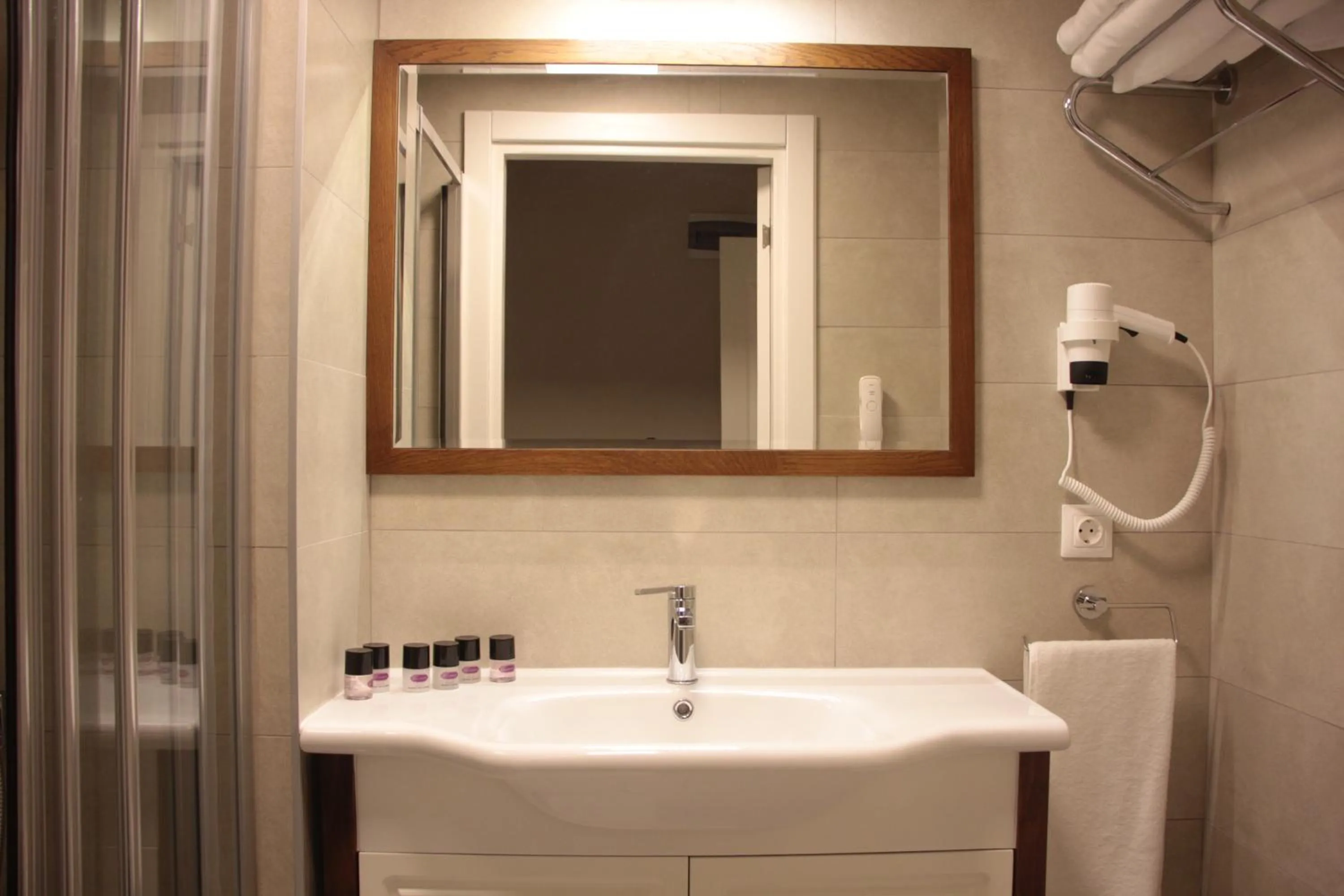 Shower in Focamor Otel