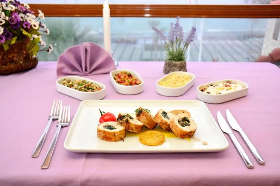 Food and drinks in Focamor Otel