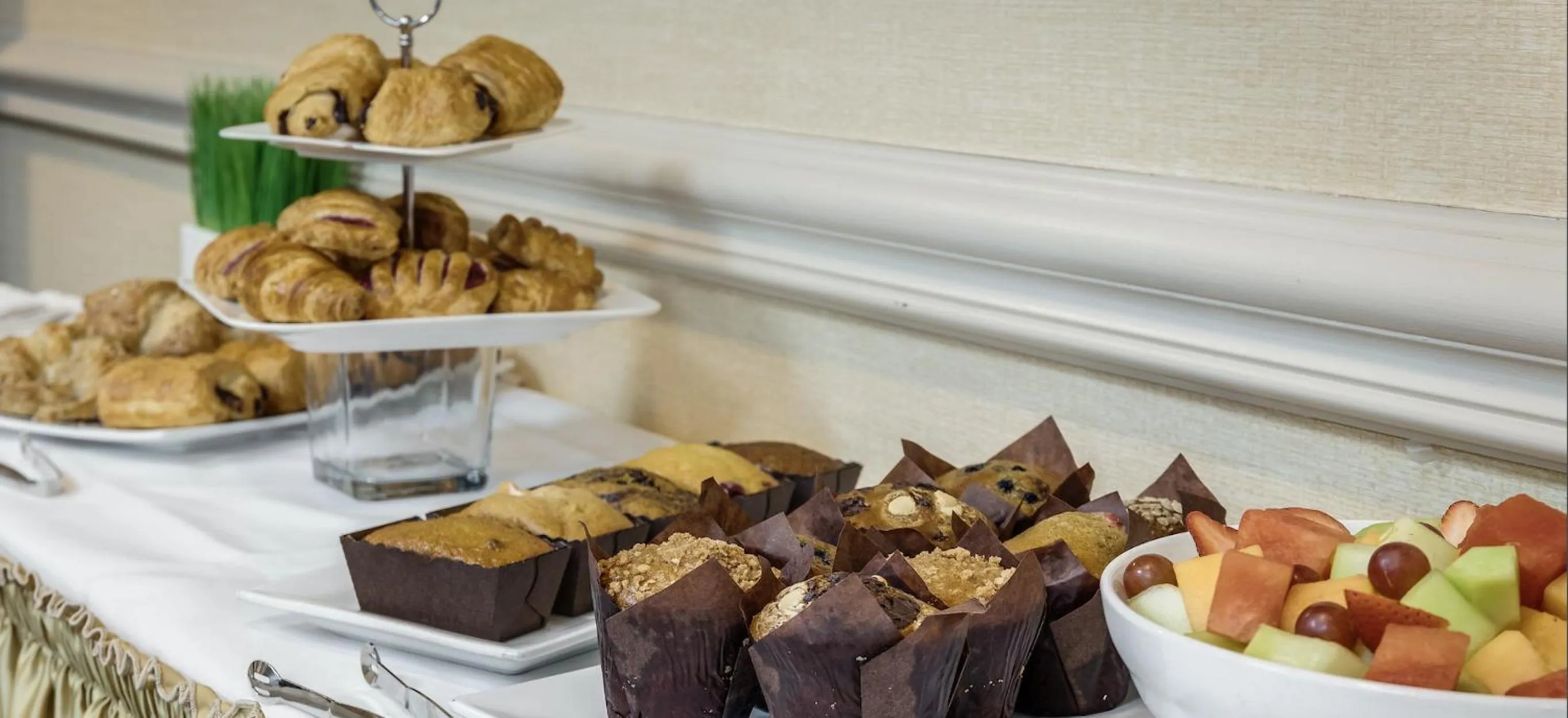 Continental breakfast in Monte Carlo Inn Barrie - Newly Renovated