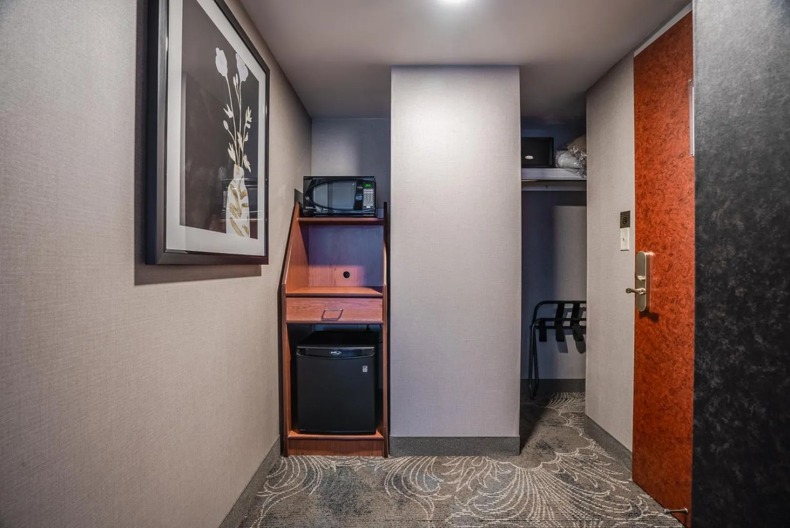 minibar in Monte Carlo Inn Barrie - Newly Renovated