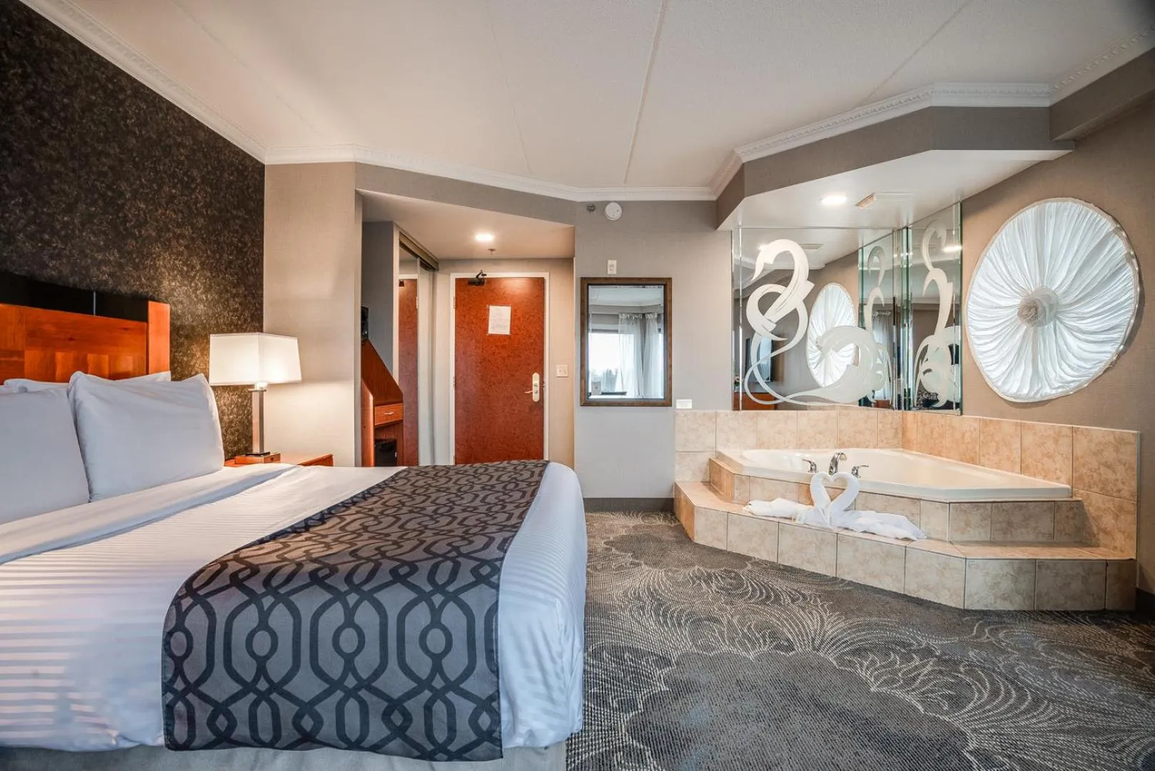 Photo of the whole room, Bed in Monte Carlo Inn Barrie - Newly Renovated