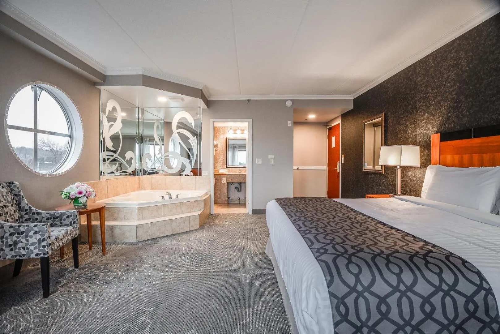 Photo of the whole room, Bed in Monte Carlo Inn Barrie - Newly Renovated