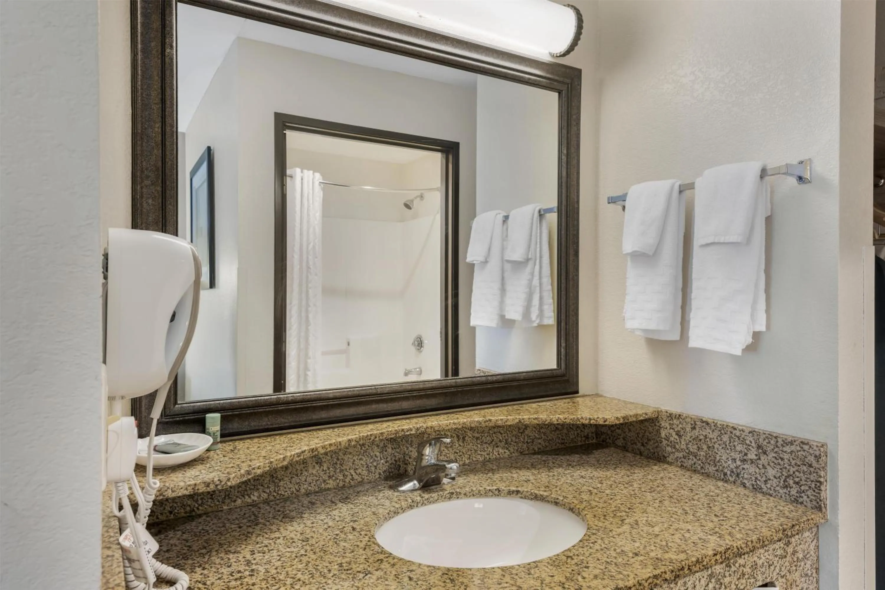 Bedroom in Best Western Port Columbus