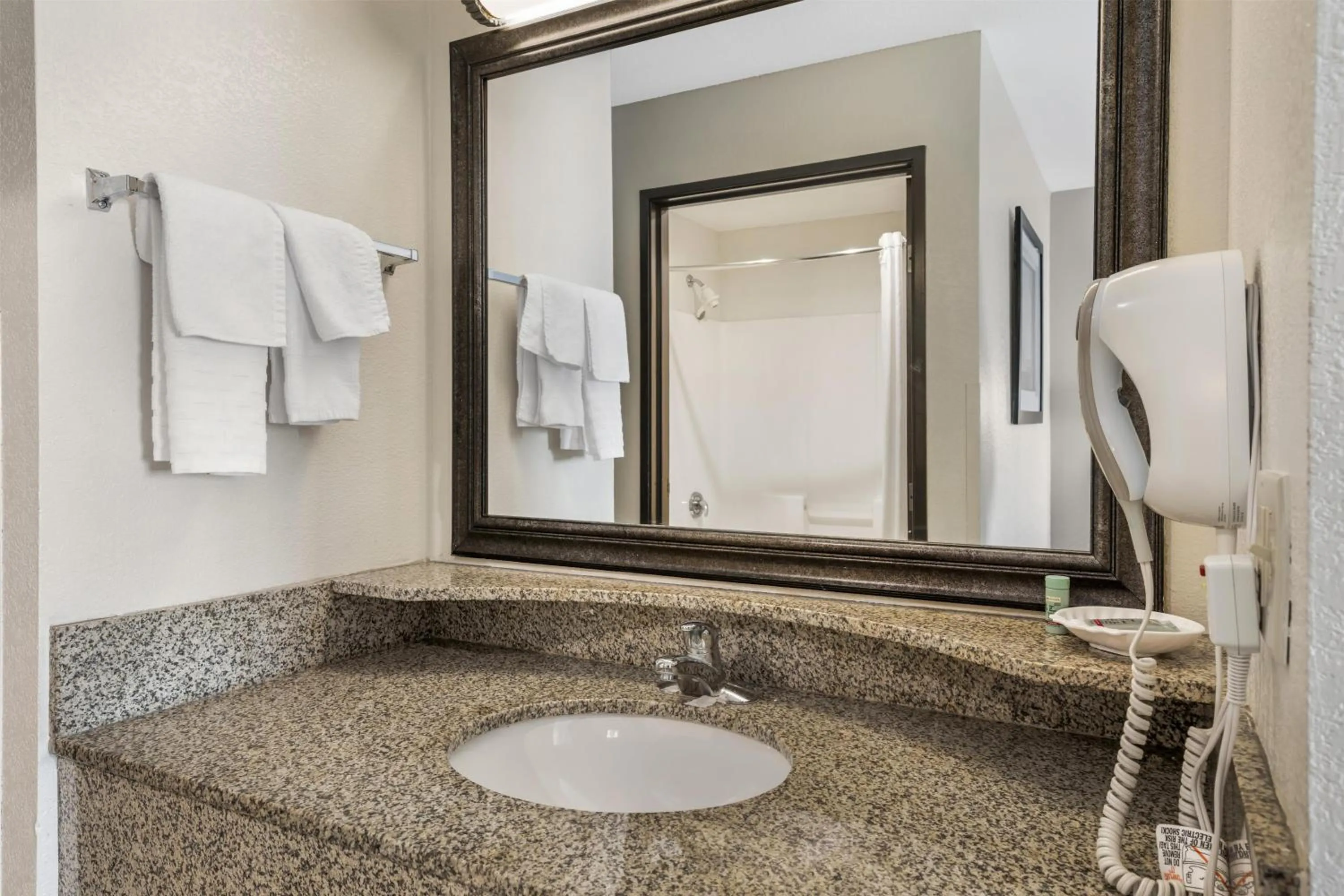 Bedroom in Best Western Port Columbus