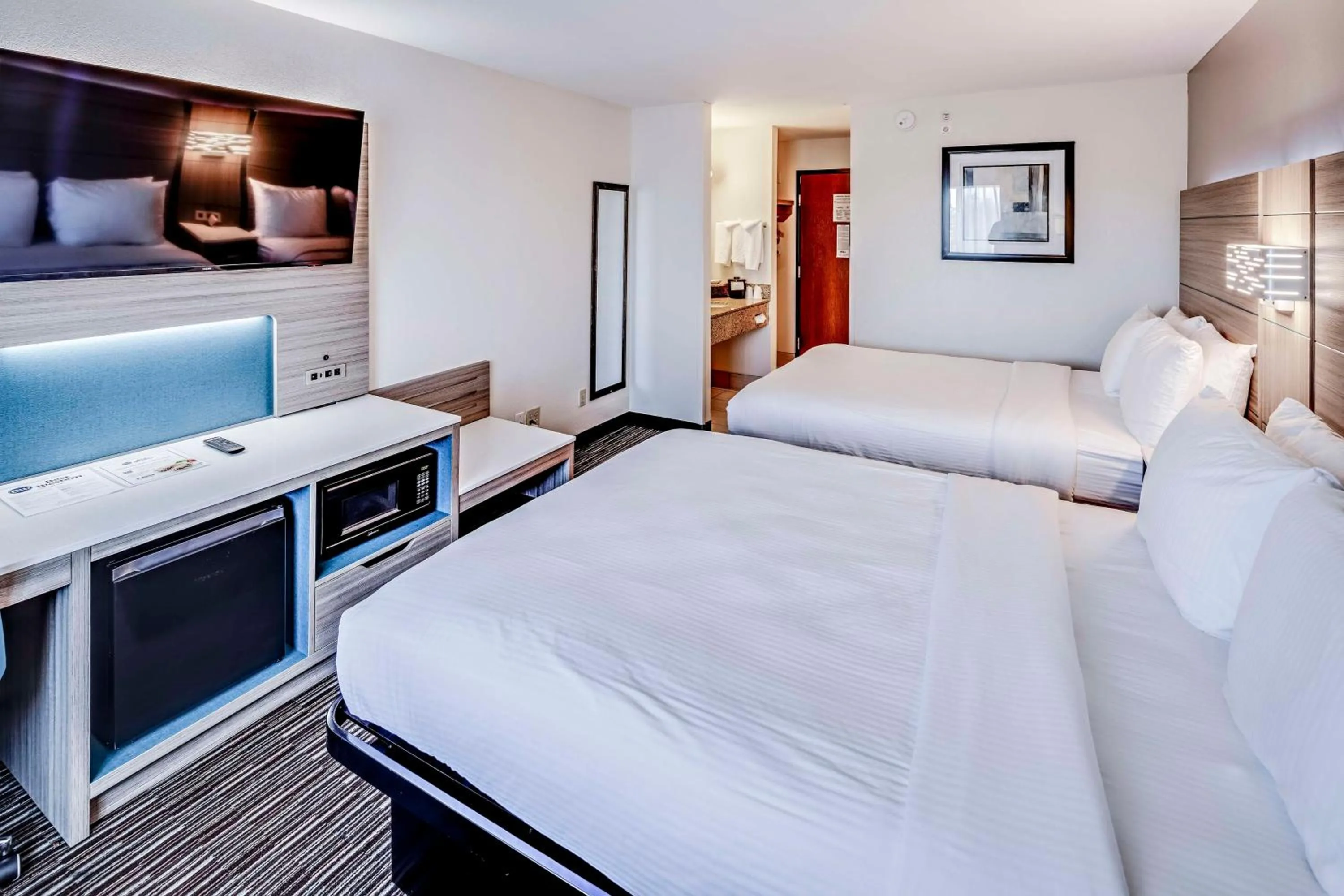 Bedroom, Bed in Best Western Port Columbus