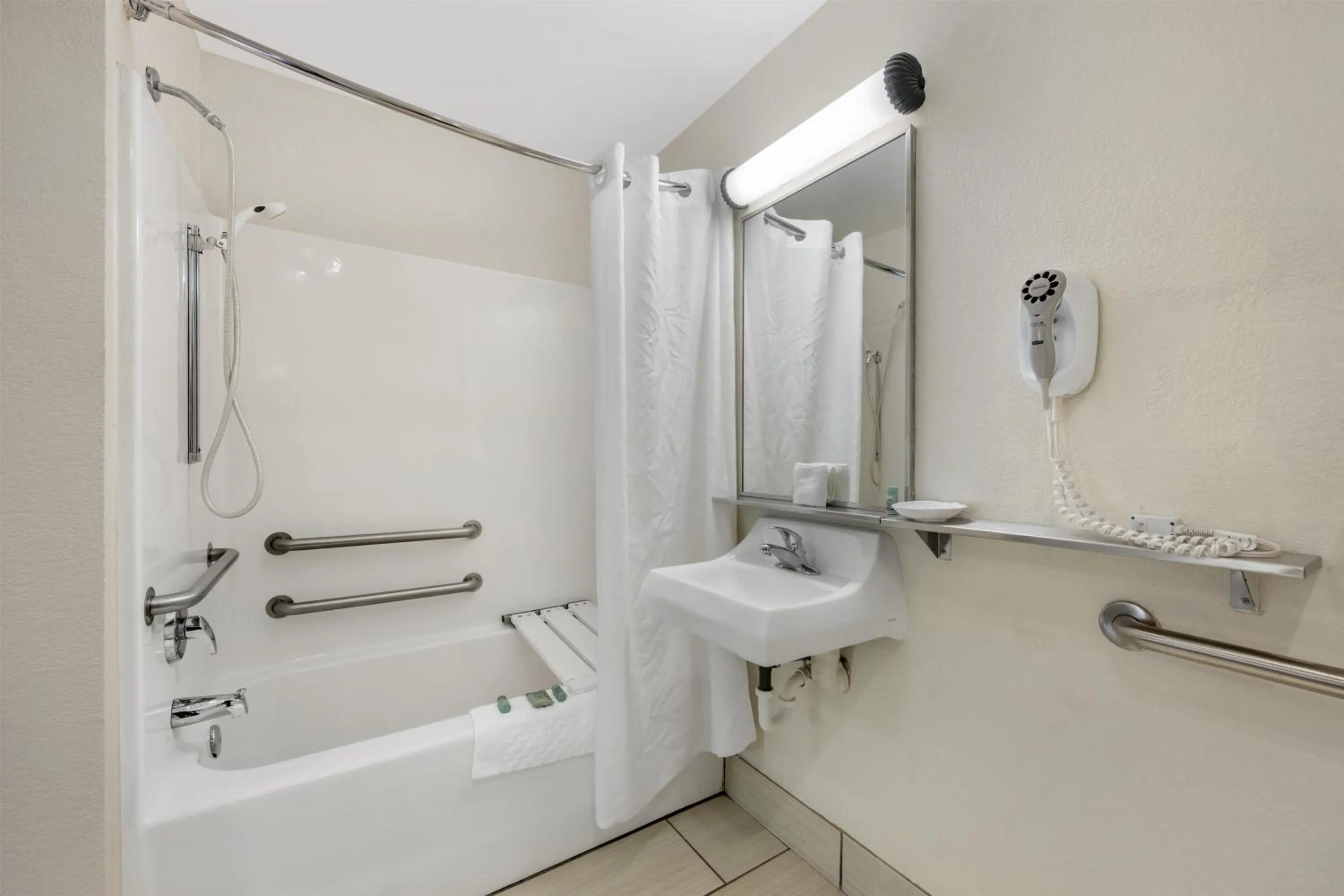 Bathroom in Best Western Port Columbus