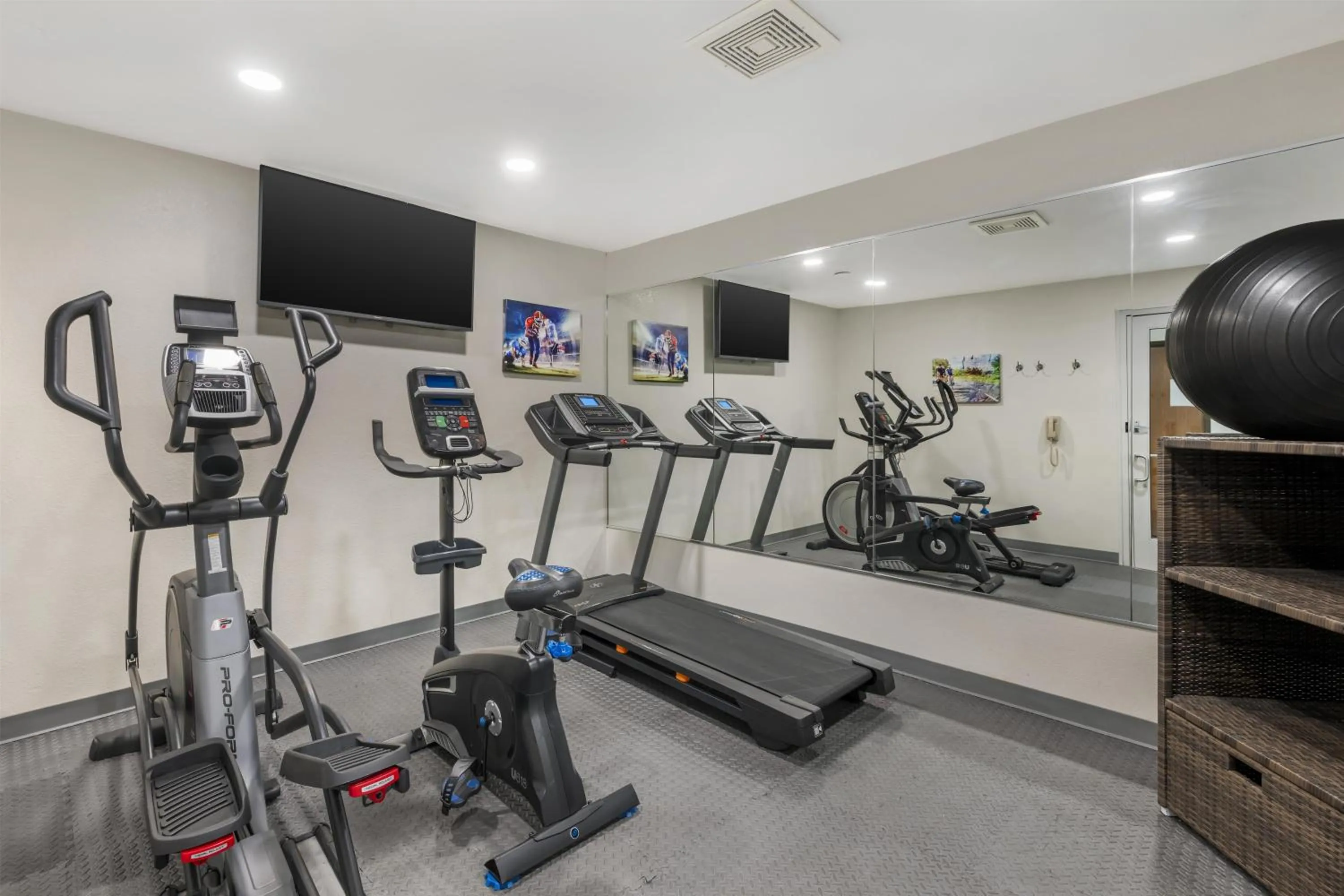 Fitness centre/facilities in Best Western Port Columbus