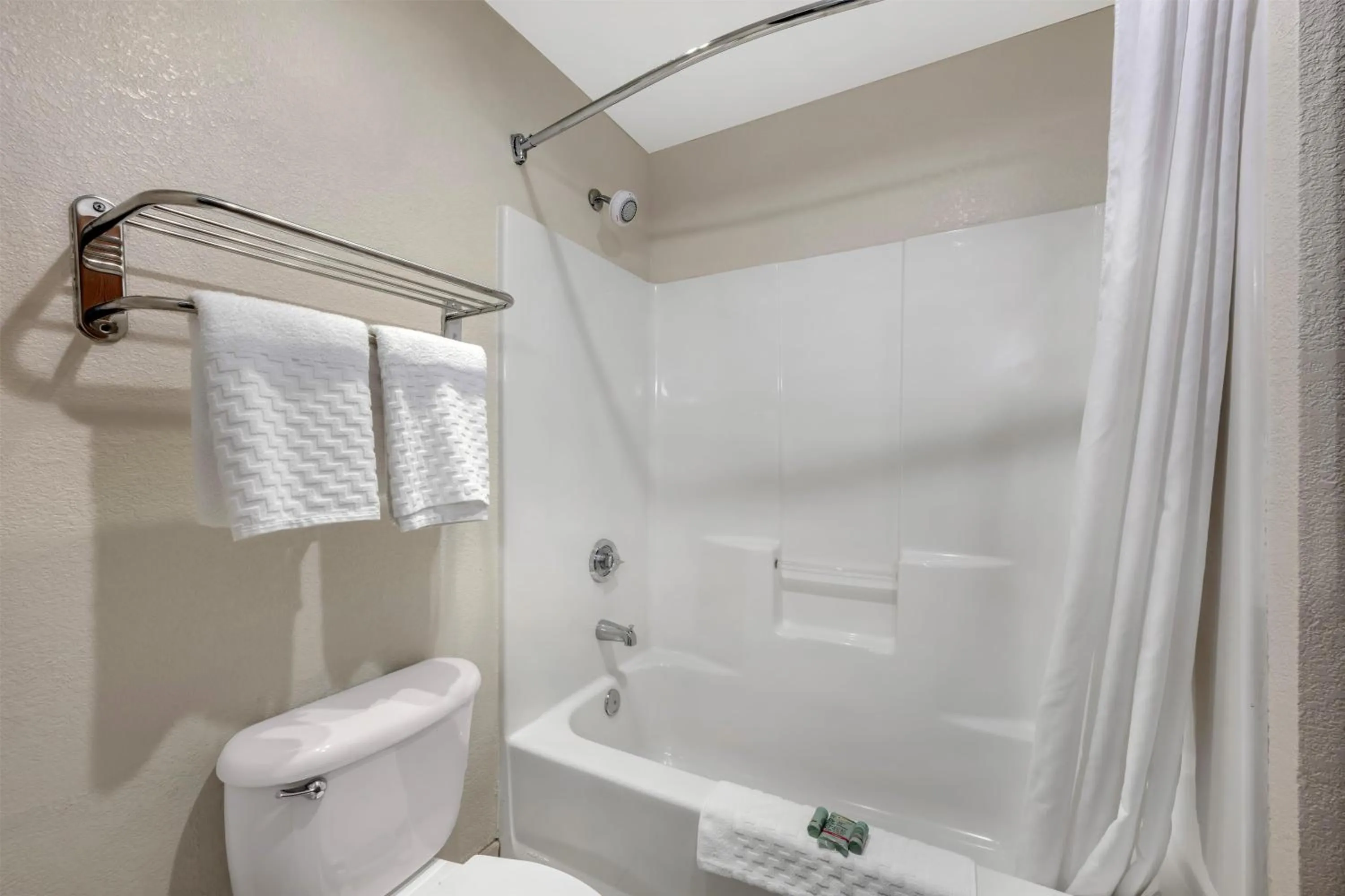 Bathroom in Best Western Port Columbus