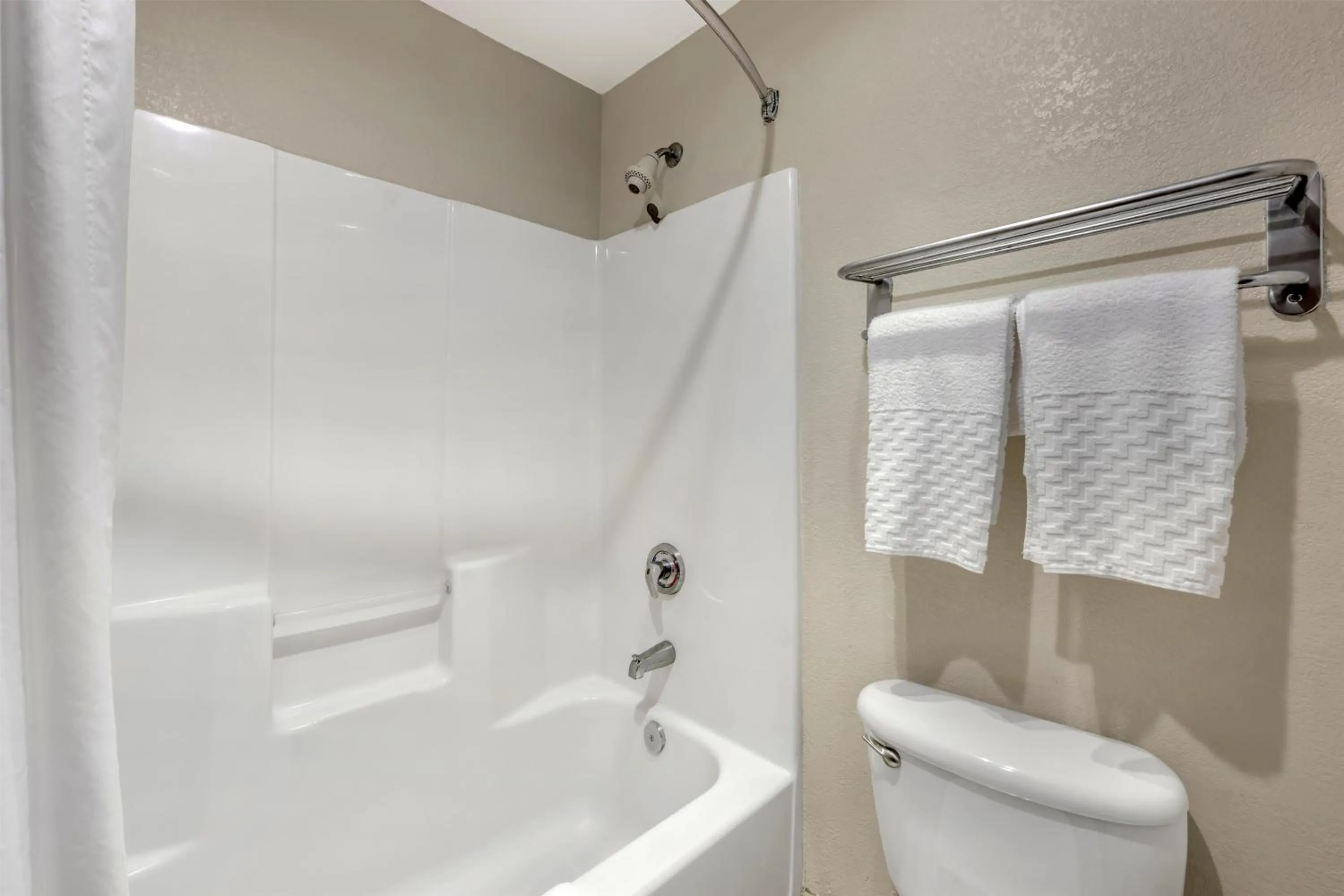 Bathroom in Best Western Port Columbus