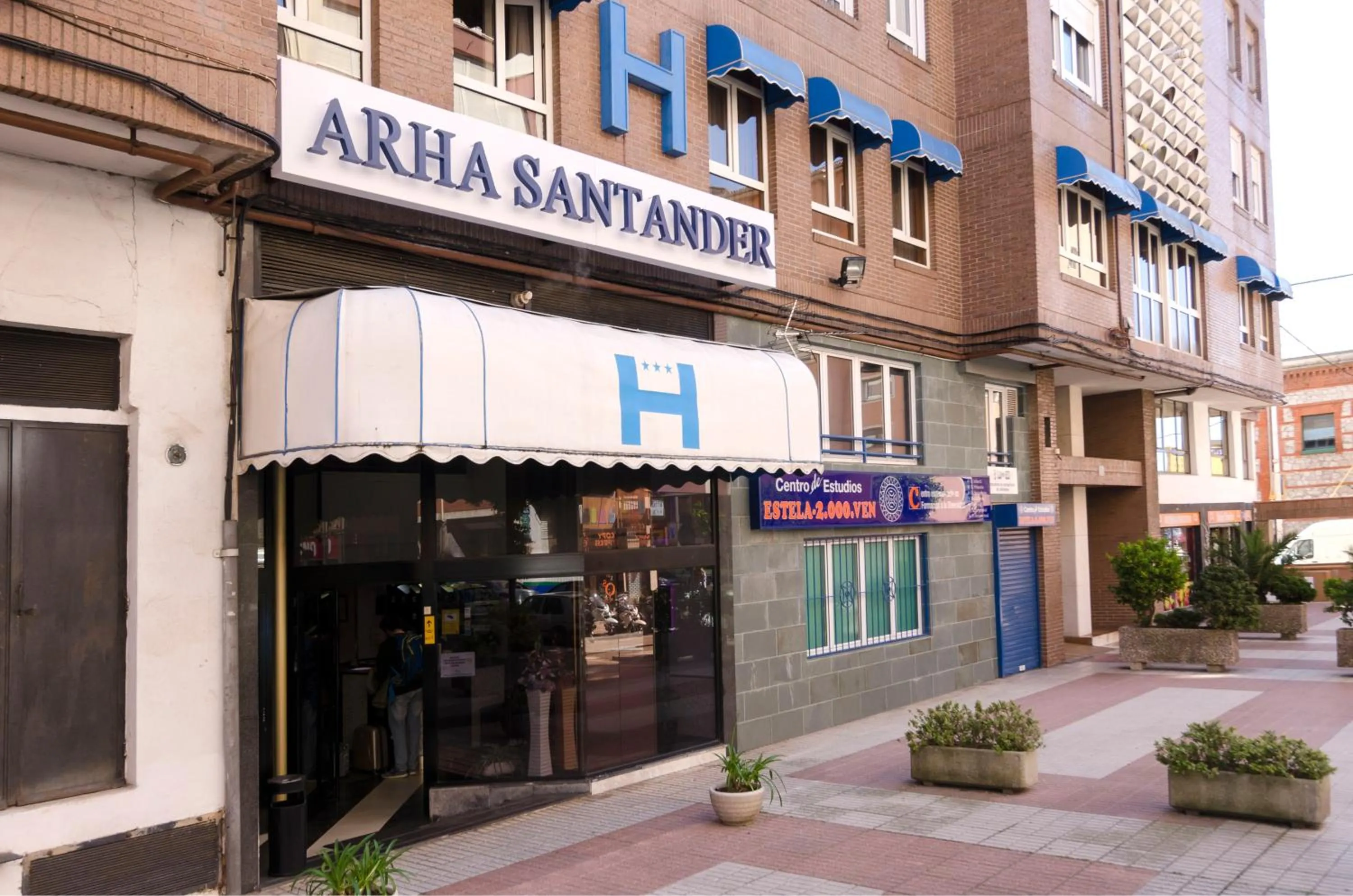 Facade/entrance in Hotel Arha Santander