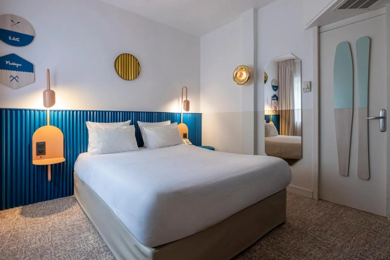 Photo of the whole room, Bed in Hôtel du Palais de l'Isle