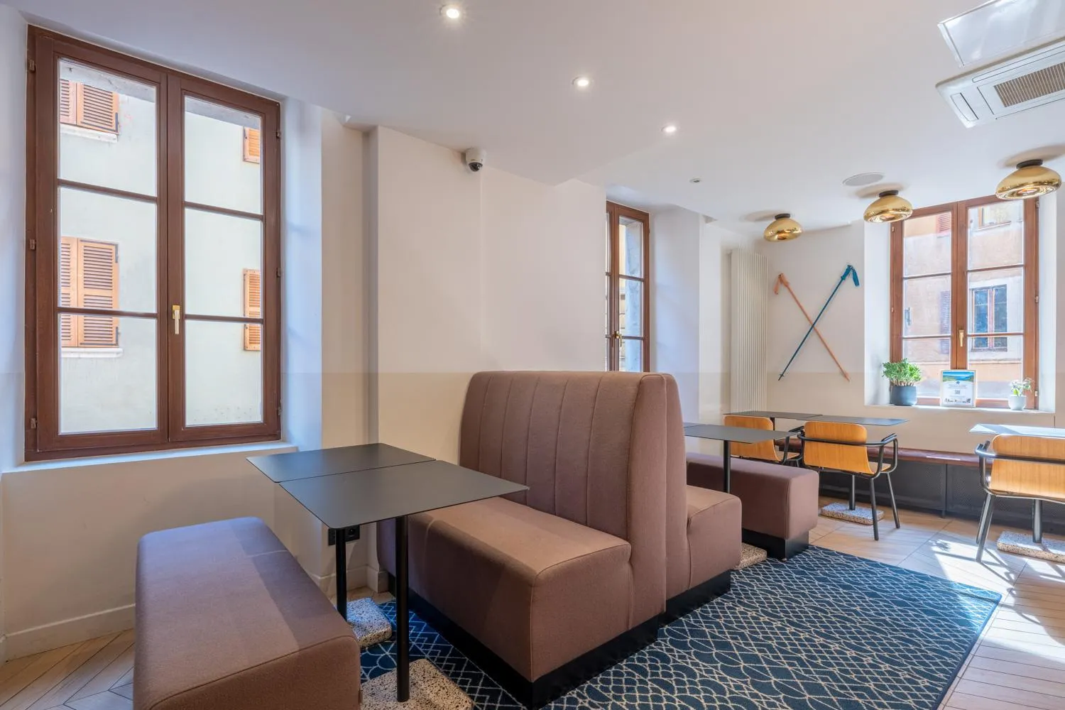 Communal lounge/ TV room in Hôtel du Palais de l'Isle