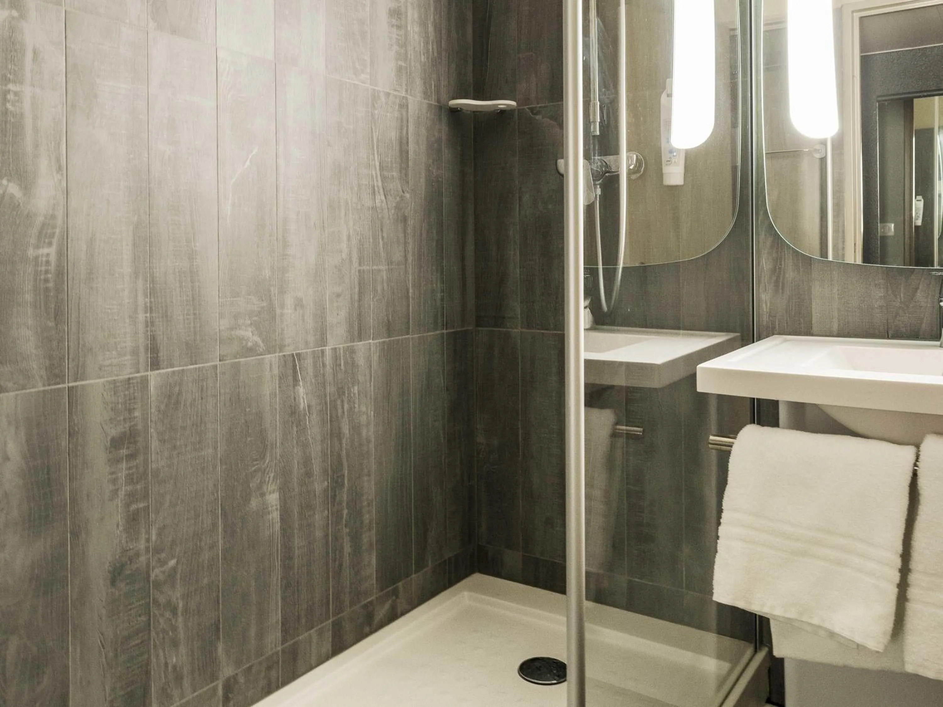 Bedroom in ibis Colmar Est - Hotel Restaurant en Alsace