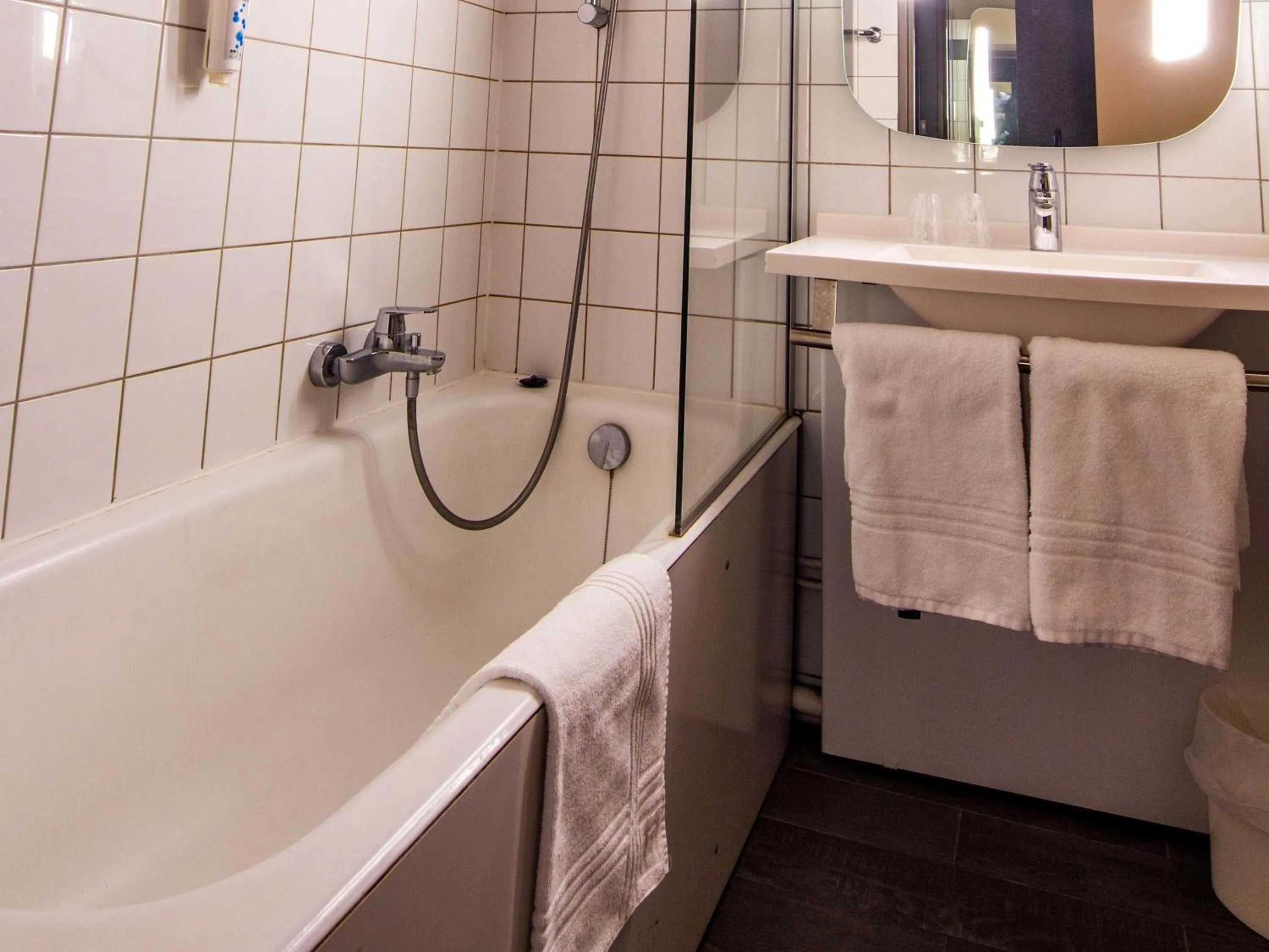 Bedroom in ibis Colmar Est - Hotel Restaurant en Alsace