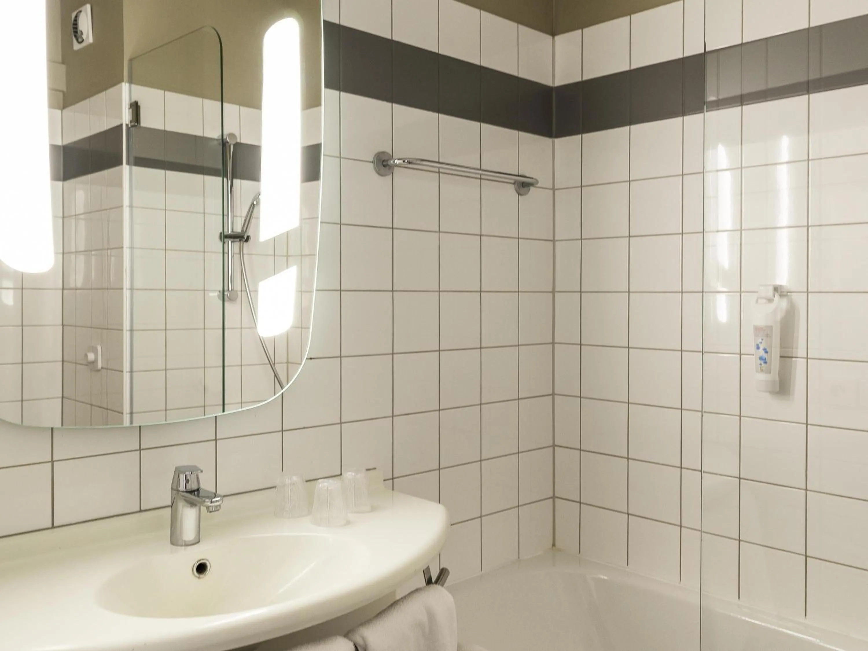 Bedroom in ibis Colmar Est - Hotel Restaurant en Alsace