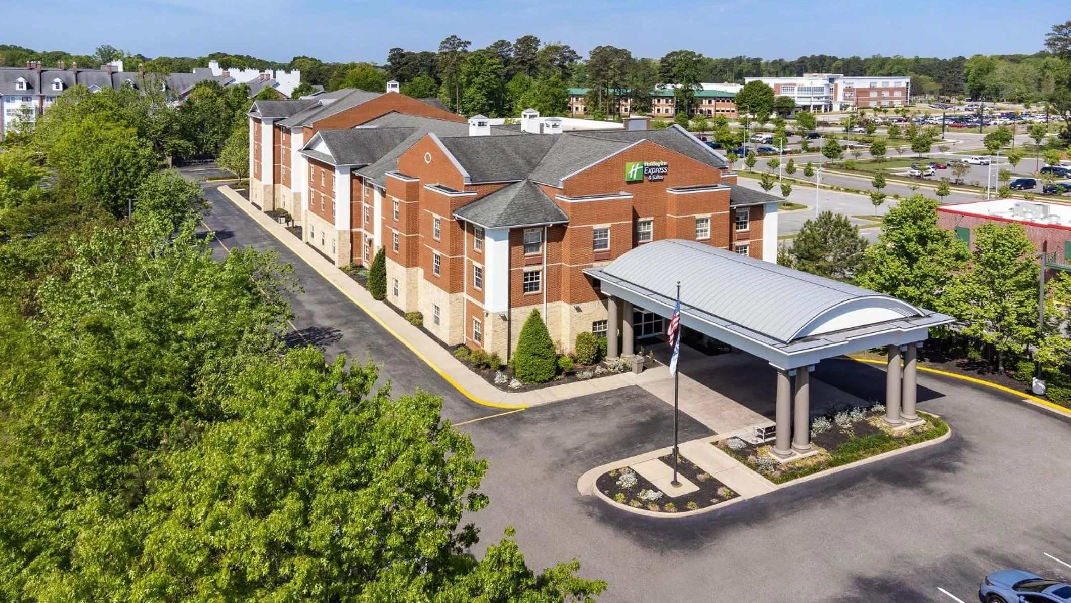 Property building in Holiday Inn Express & Suites Williamsburg by IHG