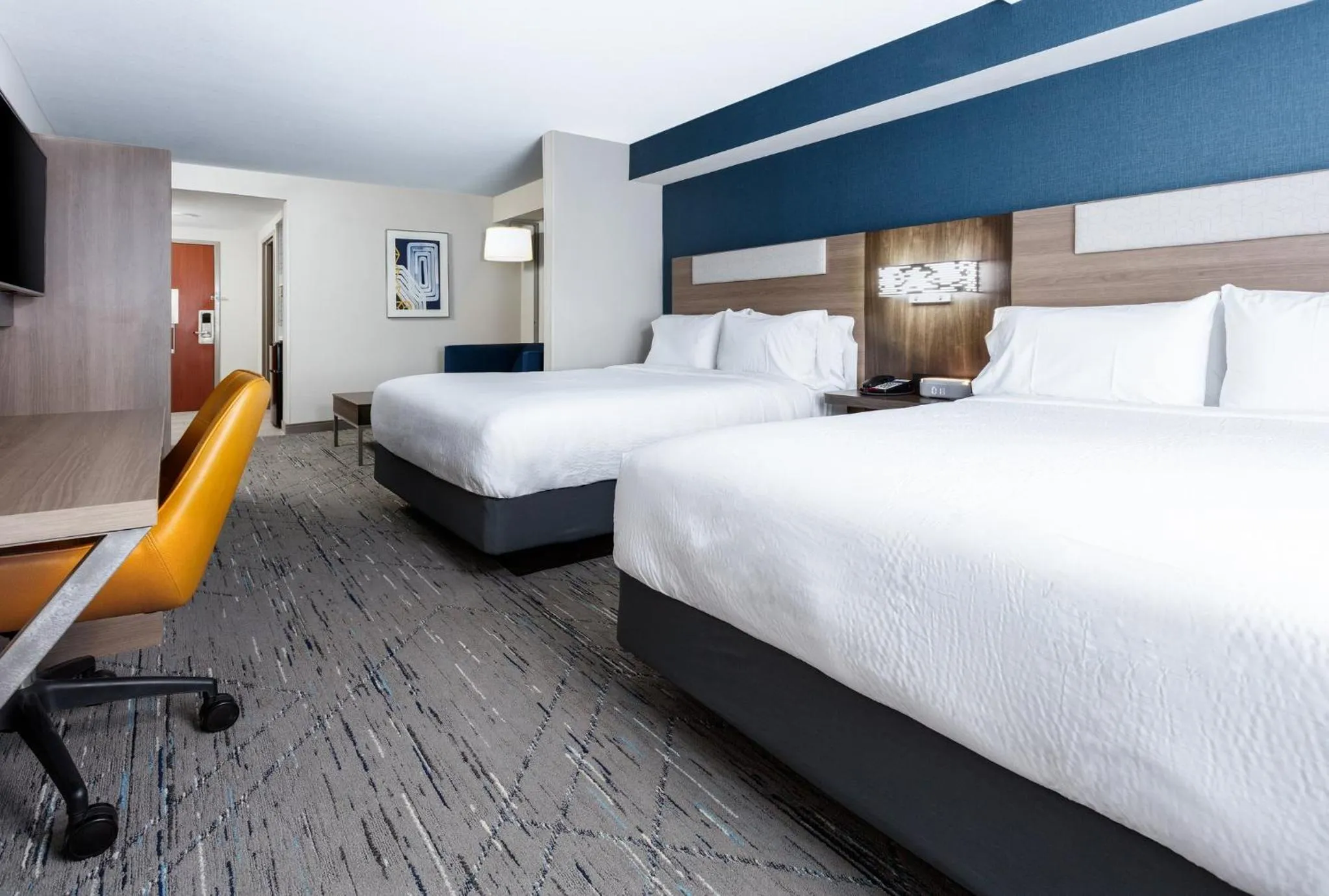 Photo of the whole room, Bed in Holiday Inn Express & Suites Williamsburg by IHG